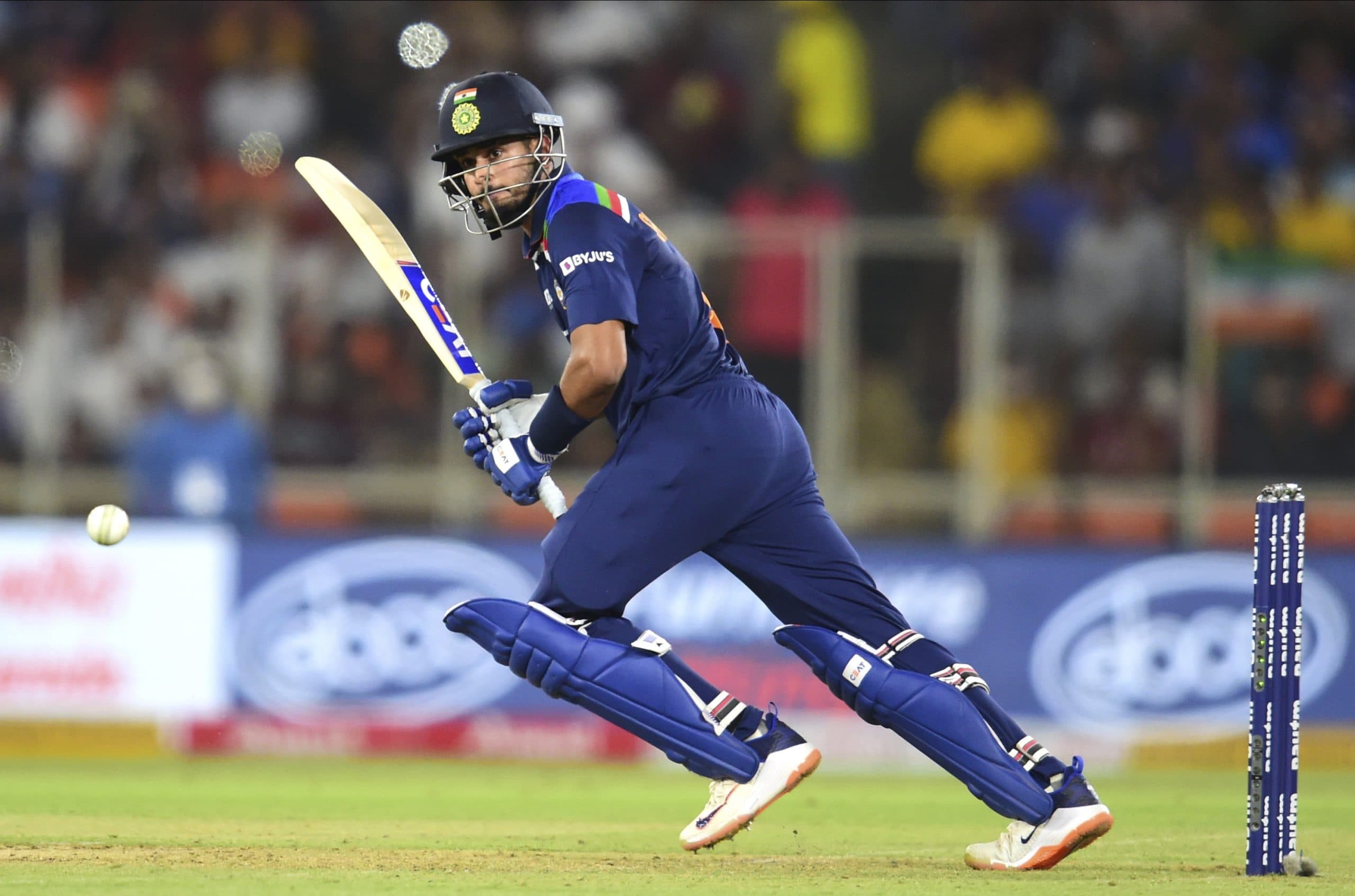 IND vs ENG T-20 : 5 रन ही बना सके टीम इंडिया के टॉप 3 बल्लेबाज, श्रेयस अय्यर ने दिखाया दम, ठोका अर्धशतक