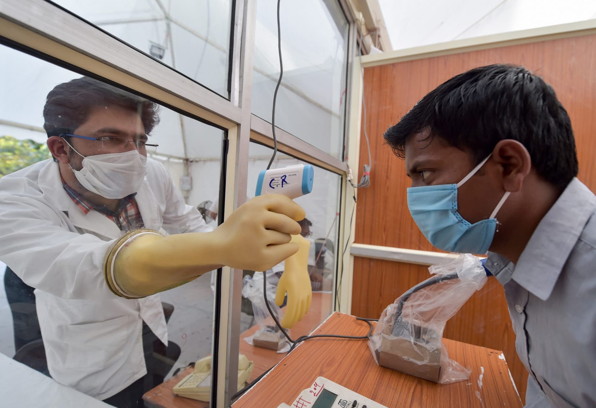 Coronavirus Live Updates:  कोरोना की चपेट में महाराष्‍ट्र, एक दिन में 22 की मौत, कुल 1982 संक्रमित