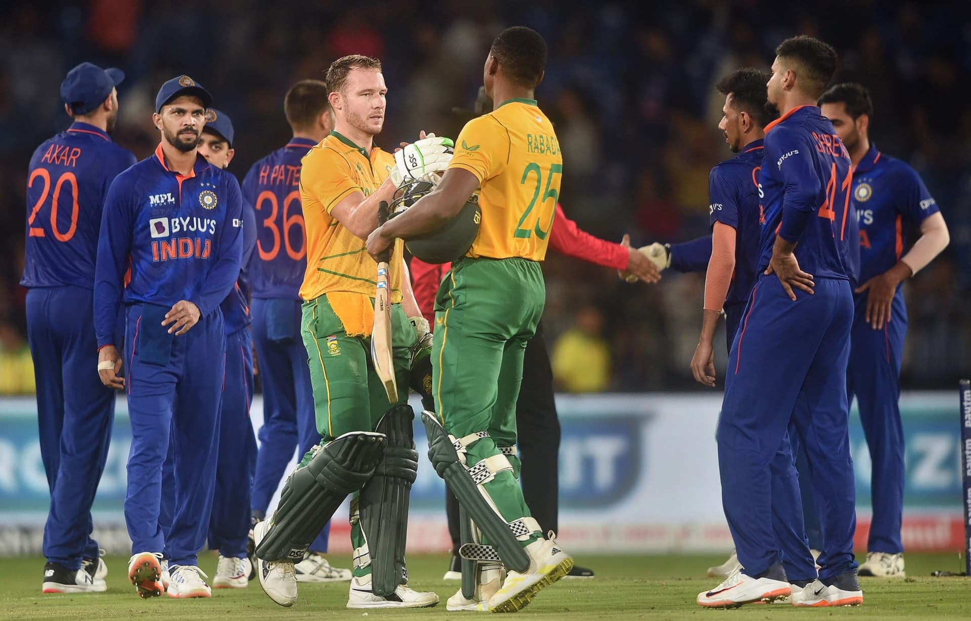 IND vs SA: दक्षिण अफ्रीका ने दर्ज की लगातार दूसरी जीत, कटक टी-20 में टीम इंडिया को 4 विकेट से हराया IND vs SA: दक्षिण अफ्रीका ने दर्ज की लगातार दूसरी जीत, कटक टी-20 में टीम इंडिया को 4 विकेट से हराया