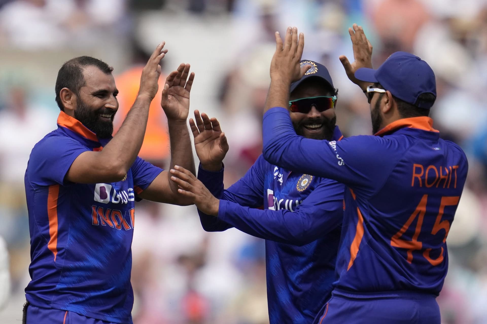 ENG vs IND 1st ODI: जसप्रीत बुमराह के 6 विकेट से भारत ने इंग्लैंड को 10 विकेट से रौंदा, रोहित का अर्धशतक ENG vs IND 1st ODI: जसप्रीत बुमराह के 6 विकेट से भारत ने इंग्लैंड को 10 विकेट से रौंदा, रोहित का अर्धशतक