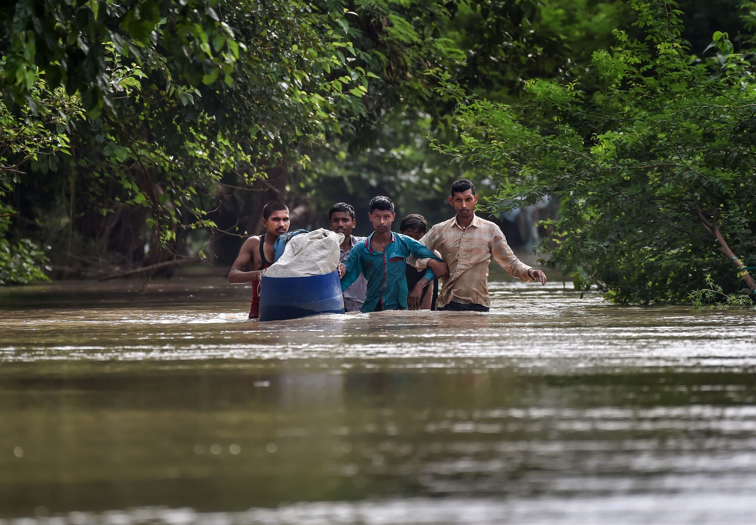Weather Forecast: दिल्ली में यमुना किनारे से सात लोगों बचाया गया, कई हिस्सों में बाढ़ जैसे हालात