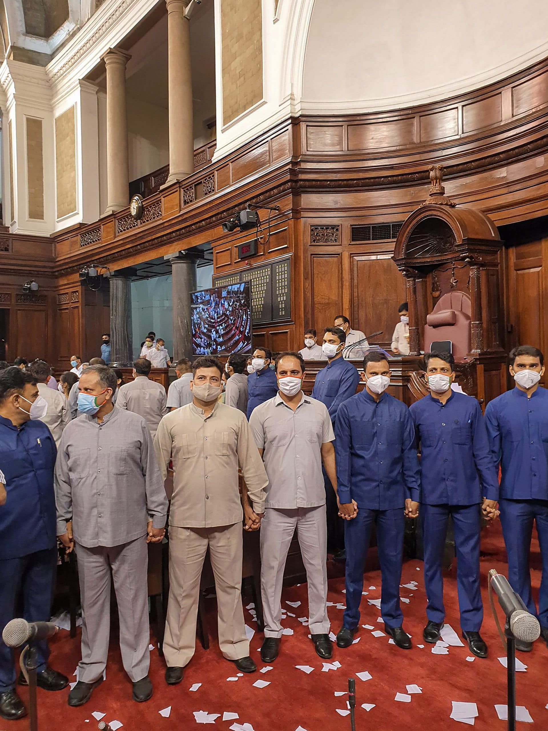 Rajya Sabha Ruckus : महिला सांसदों ने मार्शलों को घसीटा, VIDEO आया सामने