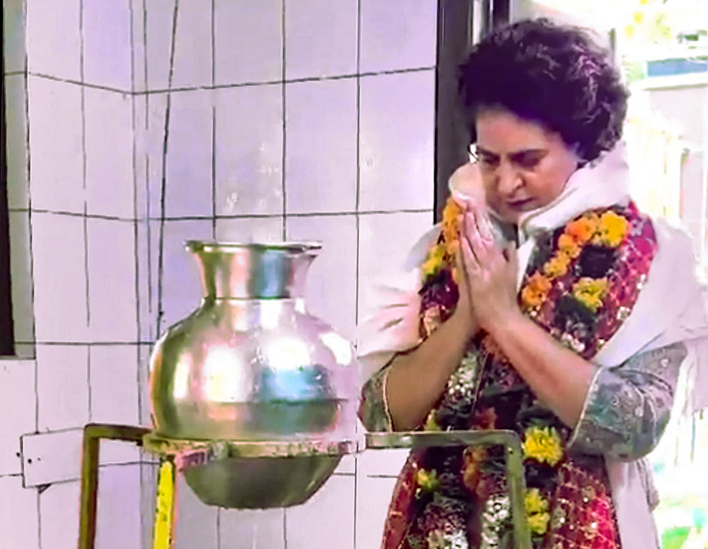 'सैकड़ों एफआईआर दर्ज करा लो लेकिन...', प्रियंका गांधी पर केस दर्ज होने से भड़की कांग्रेस, जानें पूरा मामला