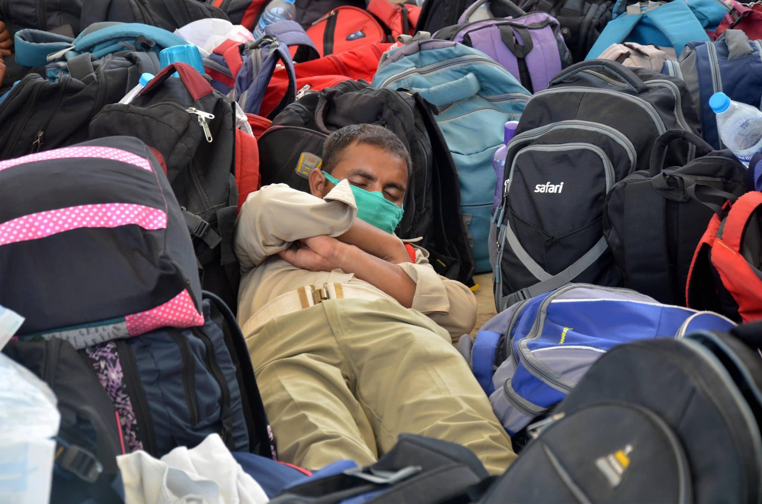 जिनको नक्सलियों से लड़ने के लिए दी थी नौकरी, उन सहायक पुलिसकर्मियों पर रांची में पुलिस ने बरसायी लाठियां