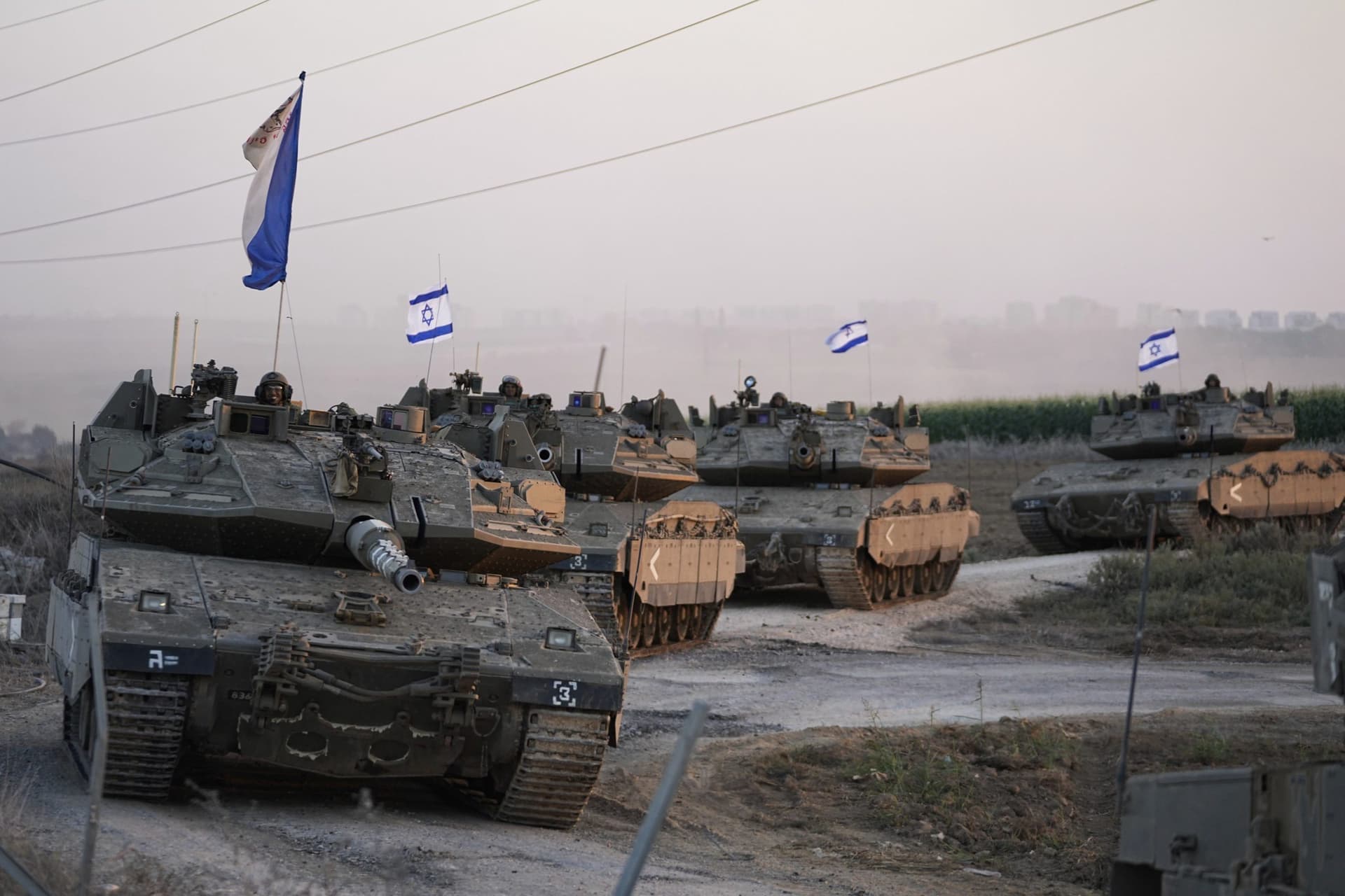 Israel Hamas War : गाजा सीमा पर इजराइली टैंक तैनात, वीडियो में देखें सेना की तैयारी
