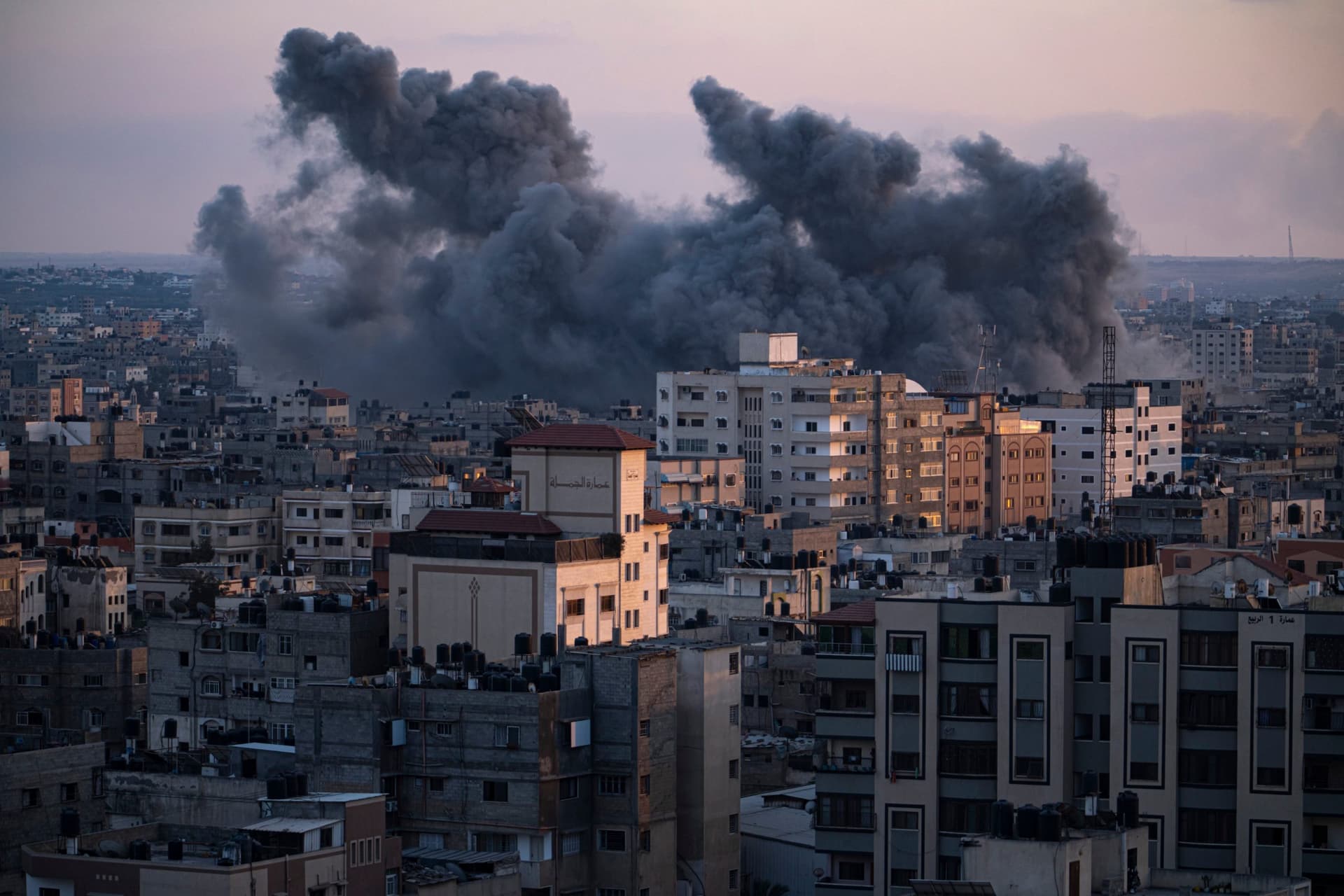 Israel Hamas War: इजरायल-फिलिस्तीन की लड़ाई में दो फाड़ दुनिया, जानें मुस्लिम देशों का किधर है रुख