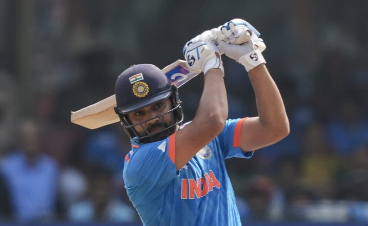 'हिटमैन' के समर्थन में उतरे रविचंद्रन अश्विन, कहा- रोहित को शतक बनाना सीखने की जरूरत नहीं