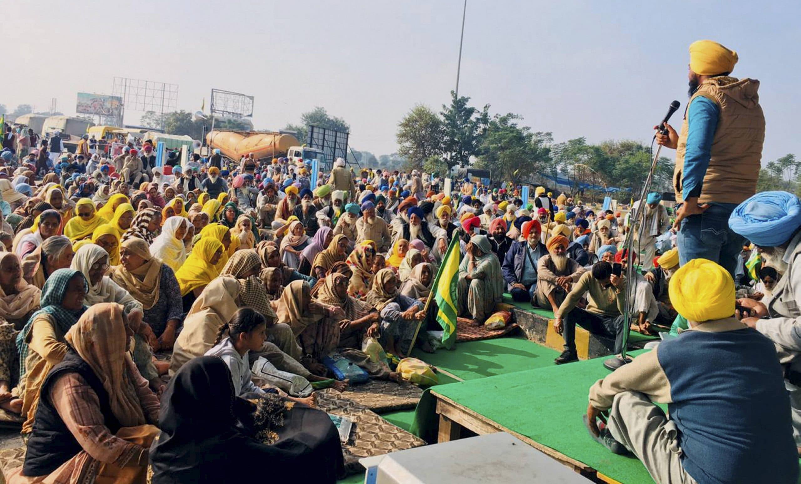Farmers Protest: घर-गृहस्थी संभालने के साथ ही किसानों के प्रदर्शन में भी साथ दे रही हैं महिलाएं