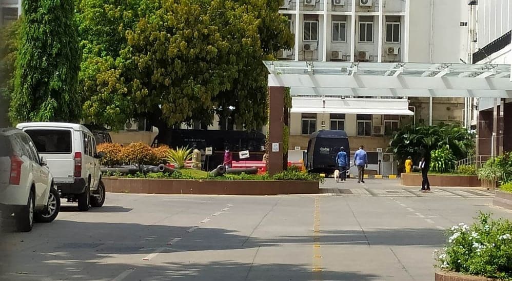 महाराष्ट्र विधानसभा सचिवालय में बम की खबर से अफरा-तफरी, मौके पर पहुंचा बम निरोधक दस्ता,  पुलिस ने दी ये जानकारी