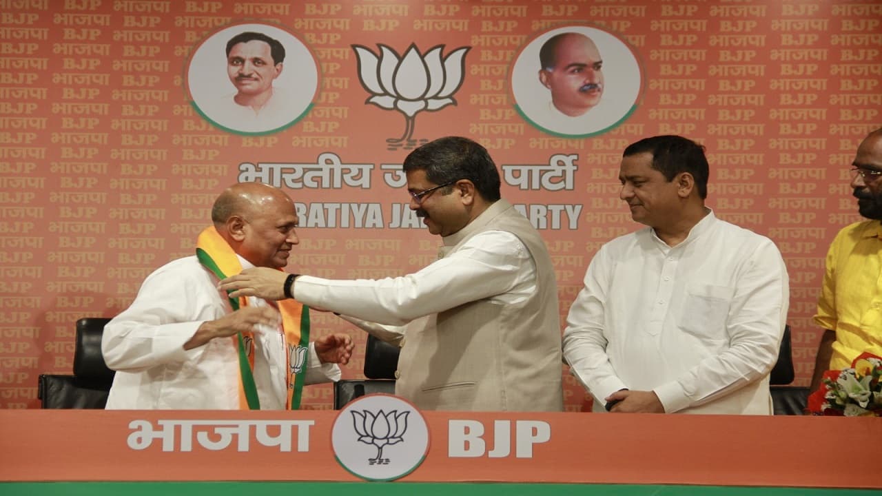 बीजेपी में शामिल होते आरसीपी सिंह ने राज्य सरकार पर साधा निशाना, कहा- उनको नहीं दिखता देश में हुआ काम