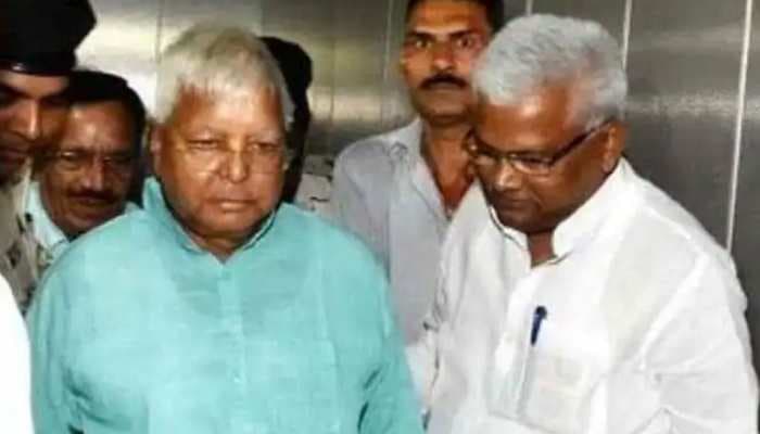 जमीन के बदले नौकरी मामला: लालू के करीबी भोला यादव करते थे सारा मैनेज! जानिए CBI के पूरक चार्जशीट में क्या है..