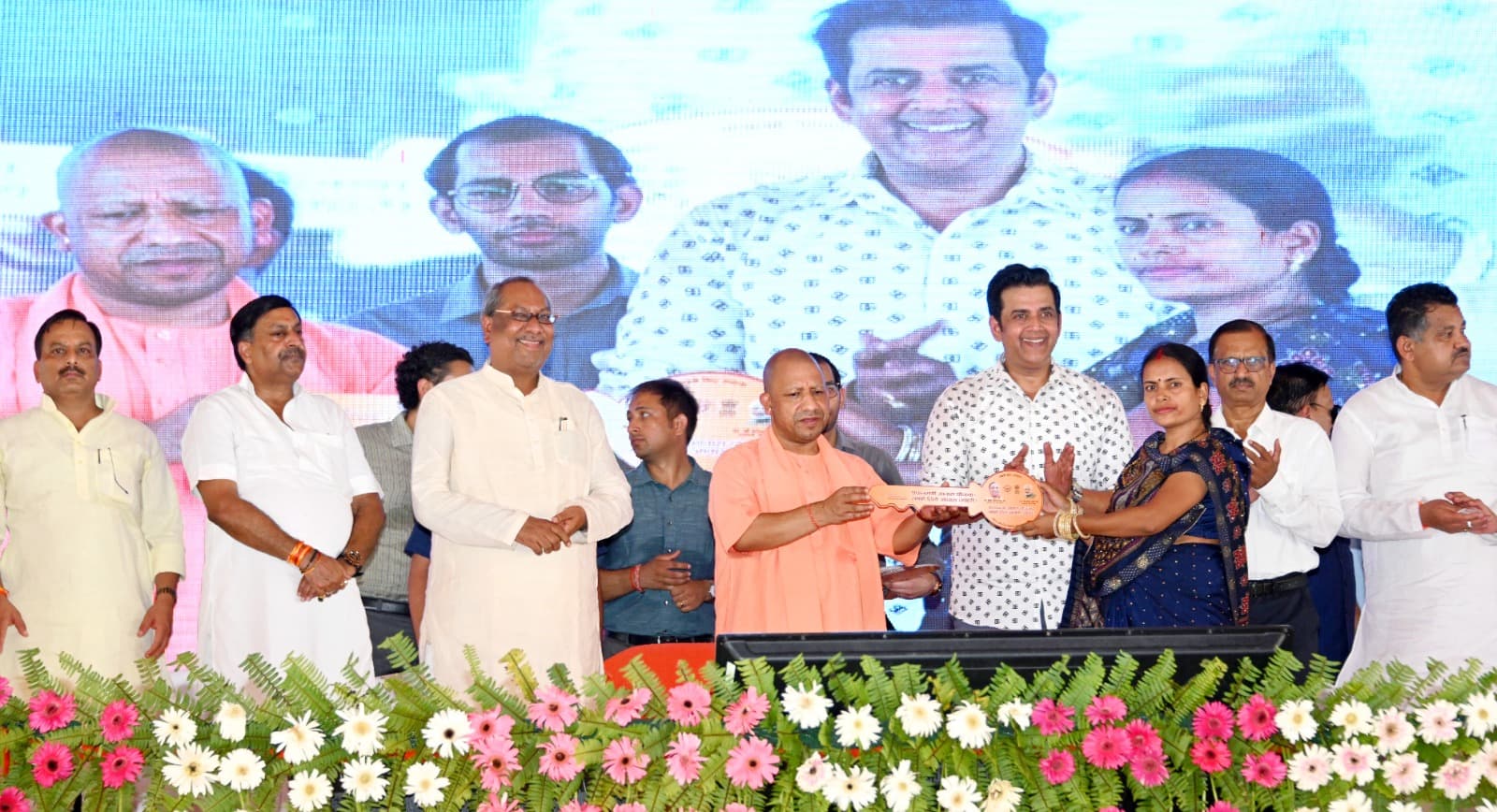 कांग्रेस , सपा ,बसपा की सरकारों ने जनता को योजनाओं से दूर रखा , गरीब बीमार बनाया यूपी : सीएम योगी