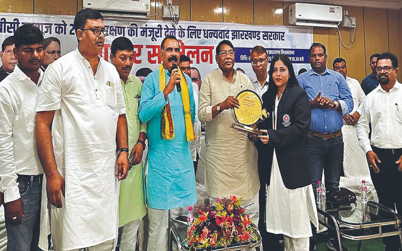 नौकरी के साथ शिक्षा में भी मिले आरक्षण का लाभ: डॉ. रामेश्वर उरांव