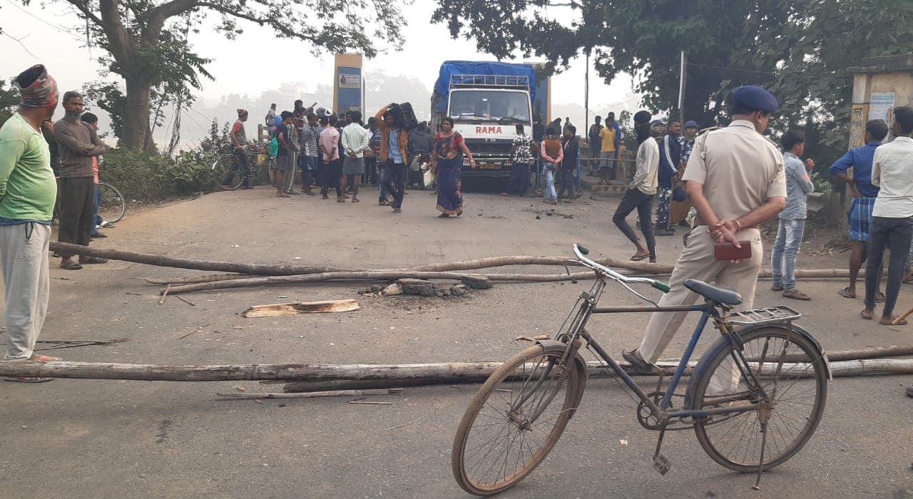 बांकुड़ा के पाताकोला काली मंदिर में खून से लथपथ व्यक्ति का शव बरामद, हत्या की आशंका