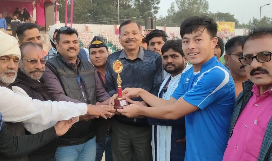 इंटर स्टेट फुटबॉल टूर्नामेंट में बोकारो सेल की टीम पुनदाग को हराकर फाइनल में पहुंची