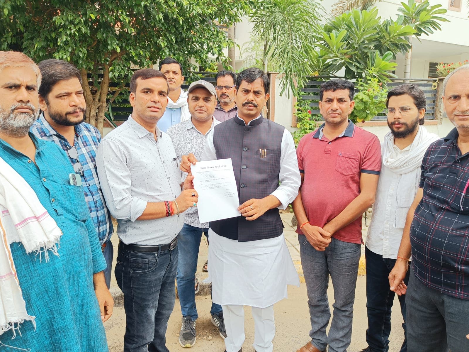 बिहार: घेरा डालो डेरा डालो कार्यक्रम संपन्न, 5 प्रमंडल के शिक्षकों ने किया विधायकों और विधान पार्षदों का घेराव बिहार: घेरा डालो डेरा डालो कार्यक्रम संपन्न, 5 प्रमंडल के शिक्षकों ने किया विधायकों और विधान पार्षदों का घेराव