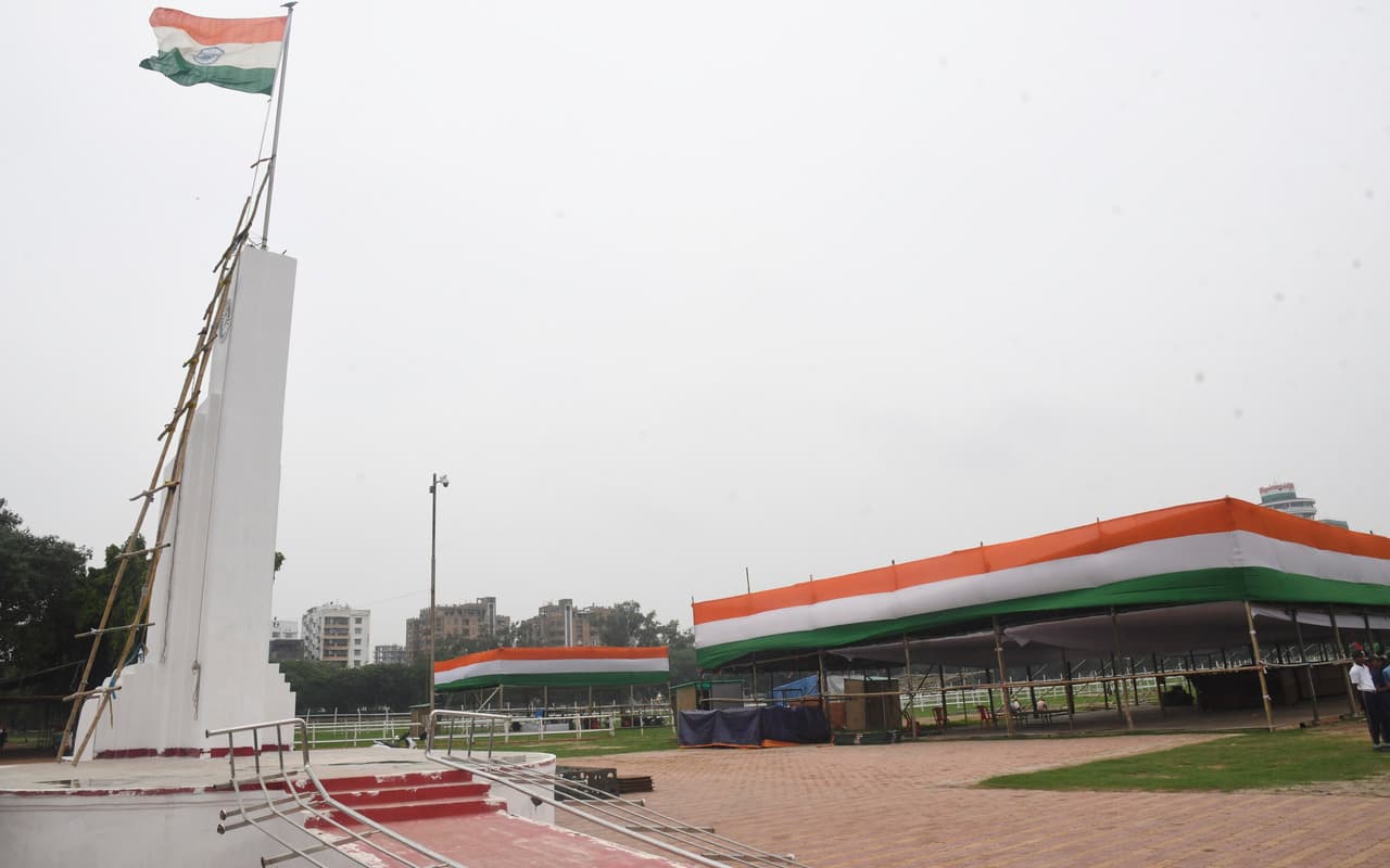 पटना में स्वतंत्रता दिवस समारोह के लिए झांकियां बनाने का काम शुरू, तस्वीरों में देखें क्या हो रही तैयारी