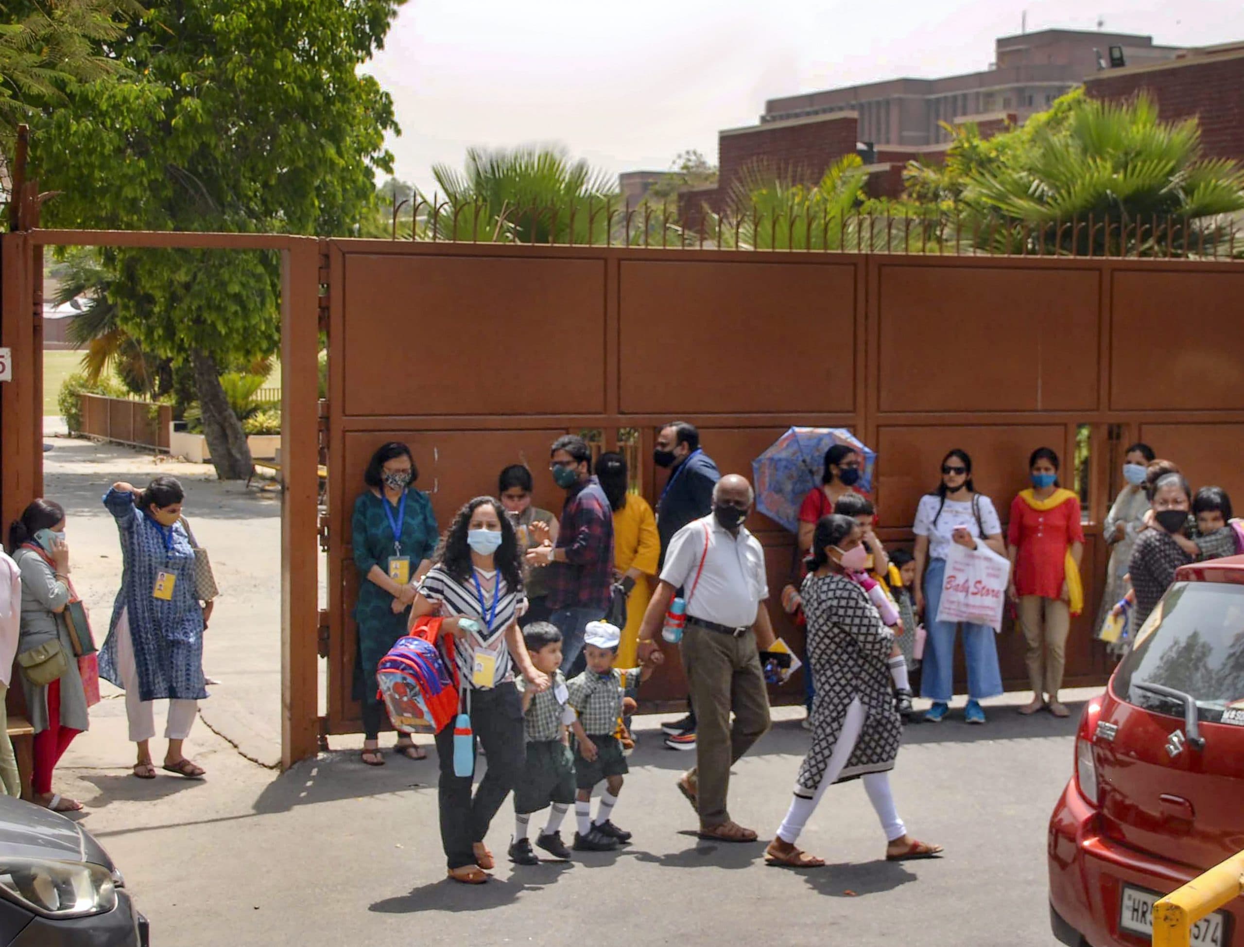 Covid Update: बच्चों में तेजी से फैल रहा है कोरोना, चौथी लहर की आशंका राज्य सरकारों ने जारी कि गाइडलाइंस