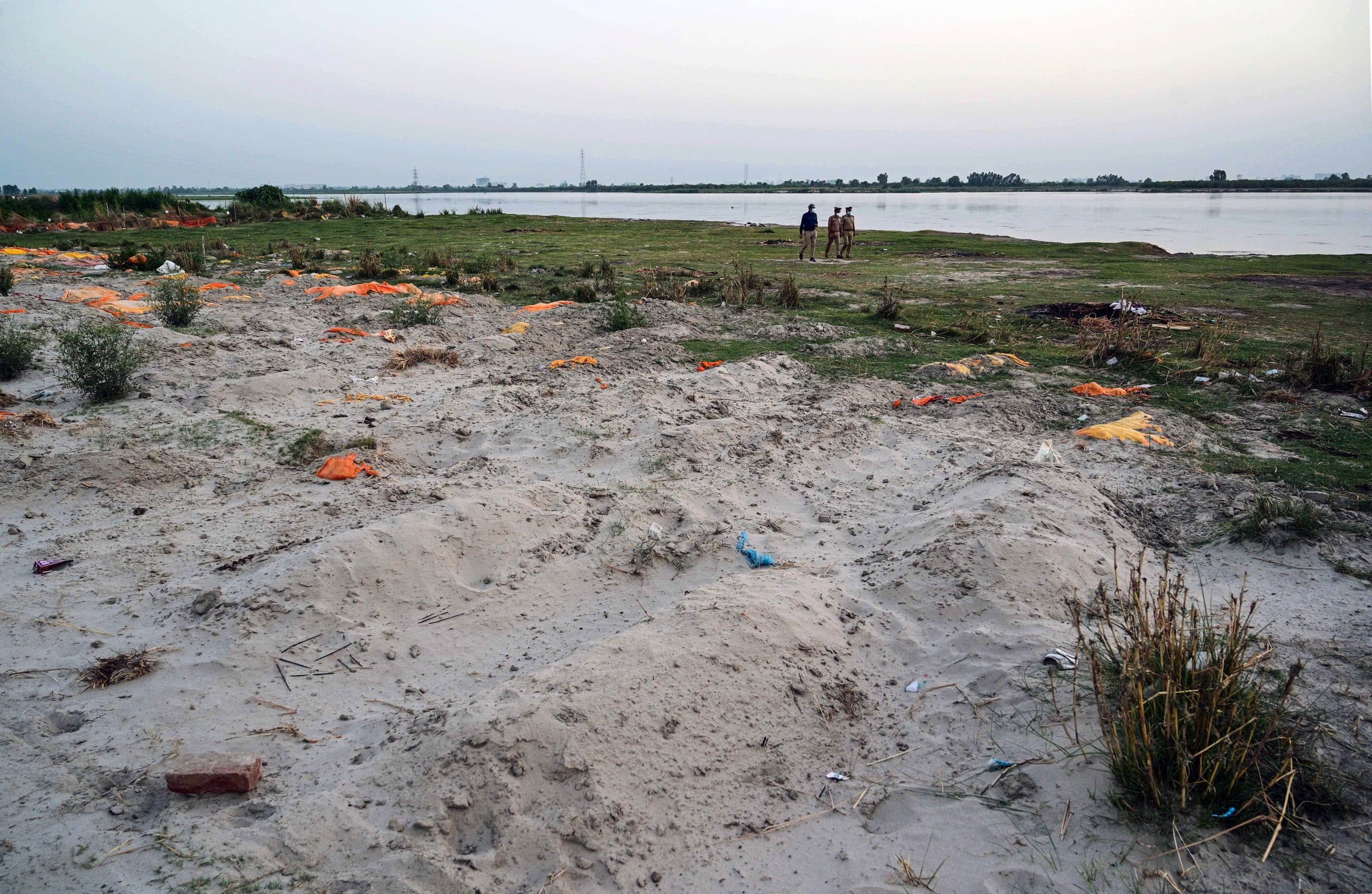 गंगा में लाशें विसर्जित करके अपने लिया कितना खतरा मोल रहे हैं हम? जानें क्या कहते हैं विशेषज्ञ...