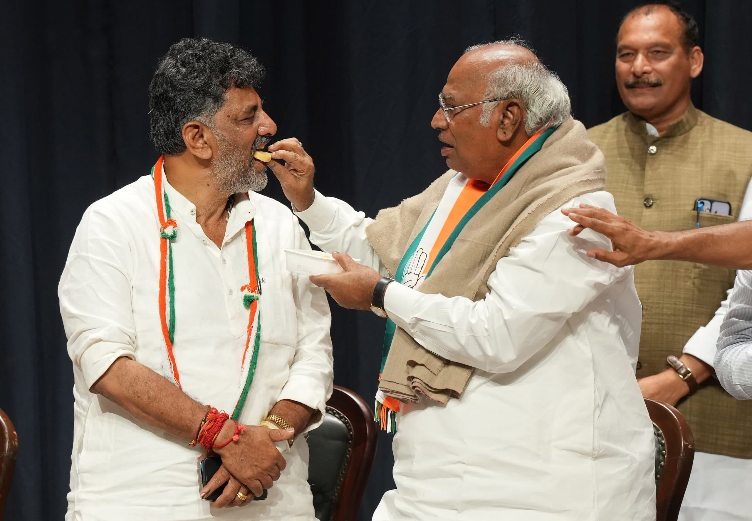 Karnataka Election Results: कांग्रेस को मिली 'संजीवनी'! कई मंत्री हारे, जानें दलबदलूओं का हाल