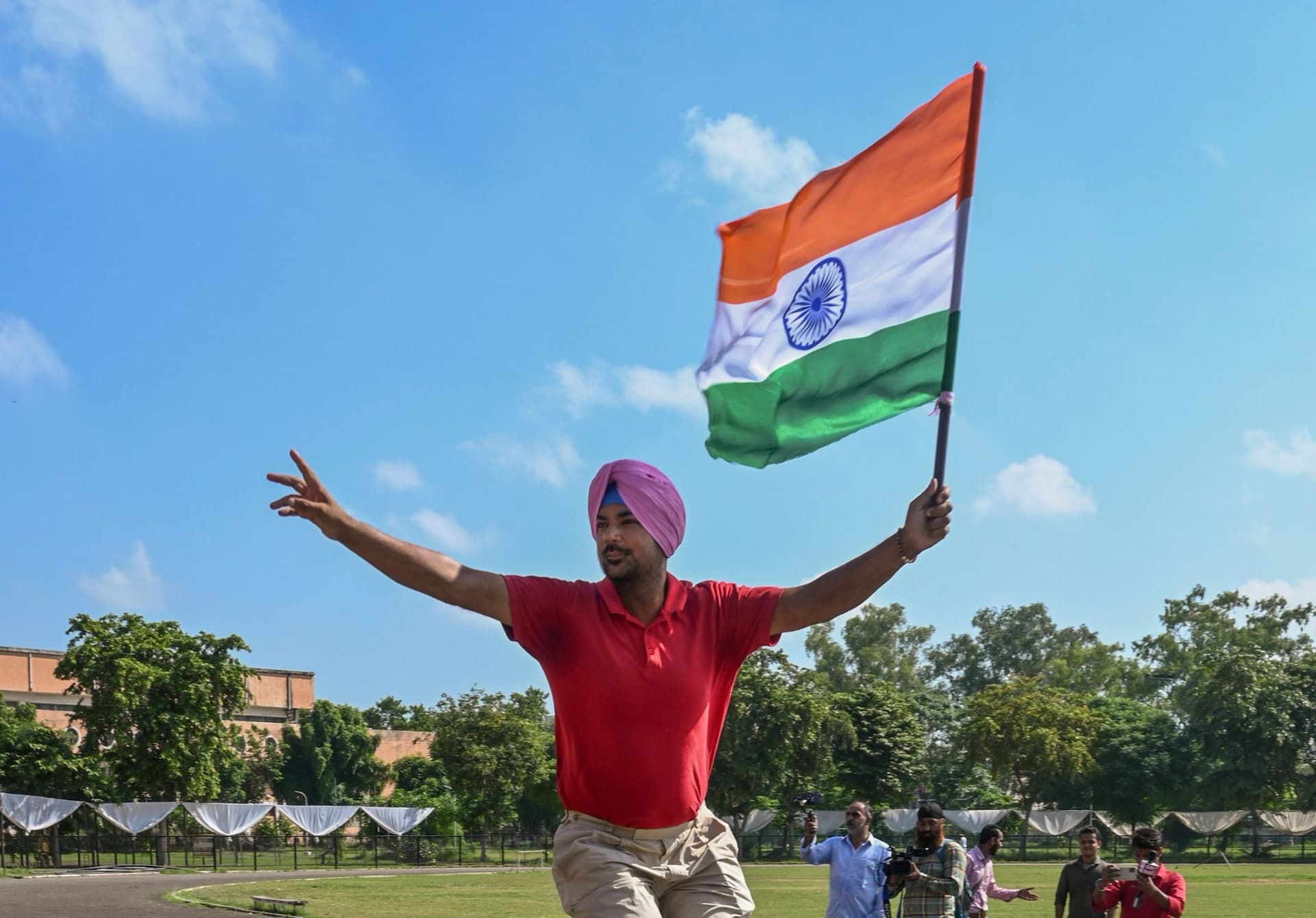 Har Ghar Tiranga: जानें कहां-कहां फहरा सकते हैं तिरंगा, राष्ट्रीय ध्वज लगाने से पहले जान लें नियम