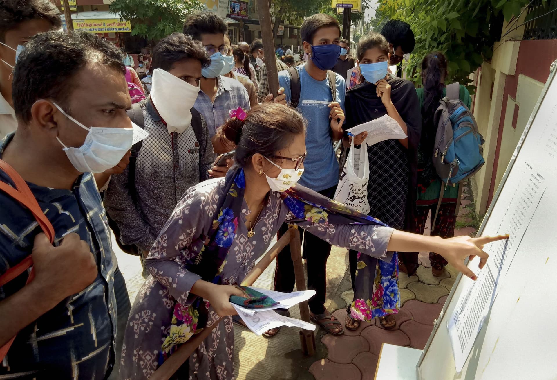 UPPSC Recruitment 2021: उत्तर प्रदेश में 927 सरकारी नौकरियों के लिए निकली भर्तियां, ऐसे सब्मिट करें आवेदन