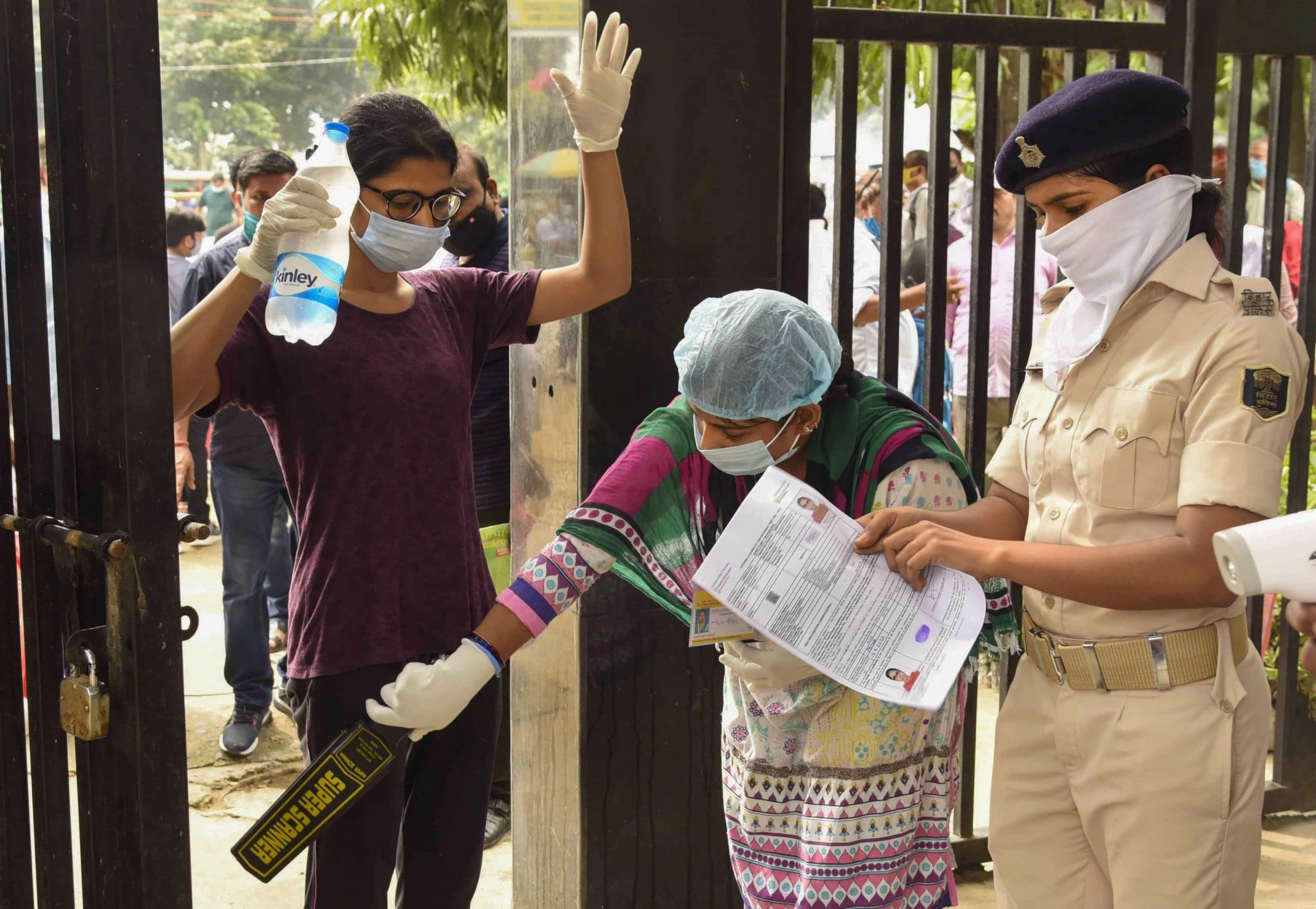 यूपी में चुनाव से पहले UPTET परीक्षा कराने की तैयारी में योगी सरकार, प्रमुख सचिव ने सभी डीएम को लिखा पत्र