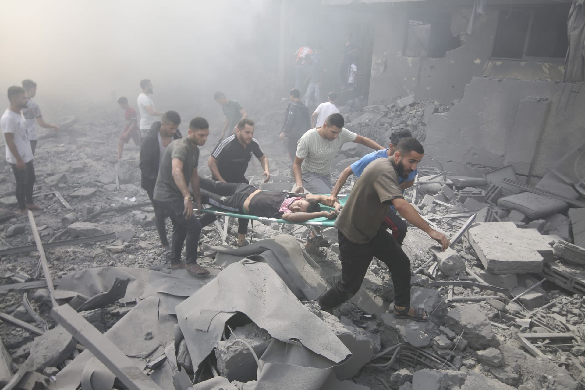 Israel Attack: खंडहर बनी इमारतों के मलबे में अपनों की तलाश जारी, जानें कौन दे रहा है इजराइल को धमकी