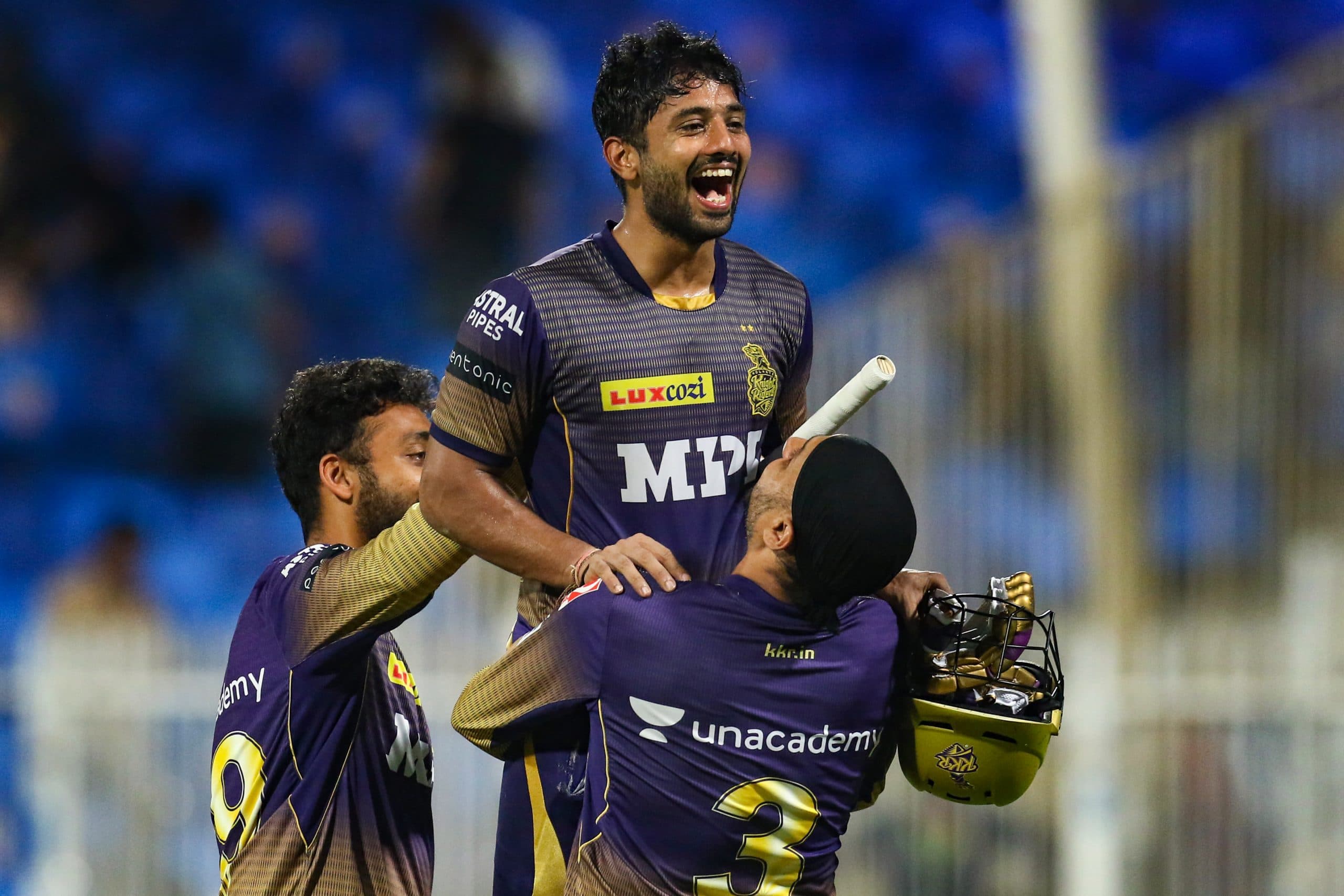 IPL 2021: राहुल त्रिपाठी के छक्के से दिल्ली को हराकर केकेआर फाइनल में, अब चेन्नई से भिड़ंत