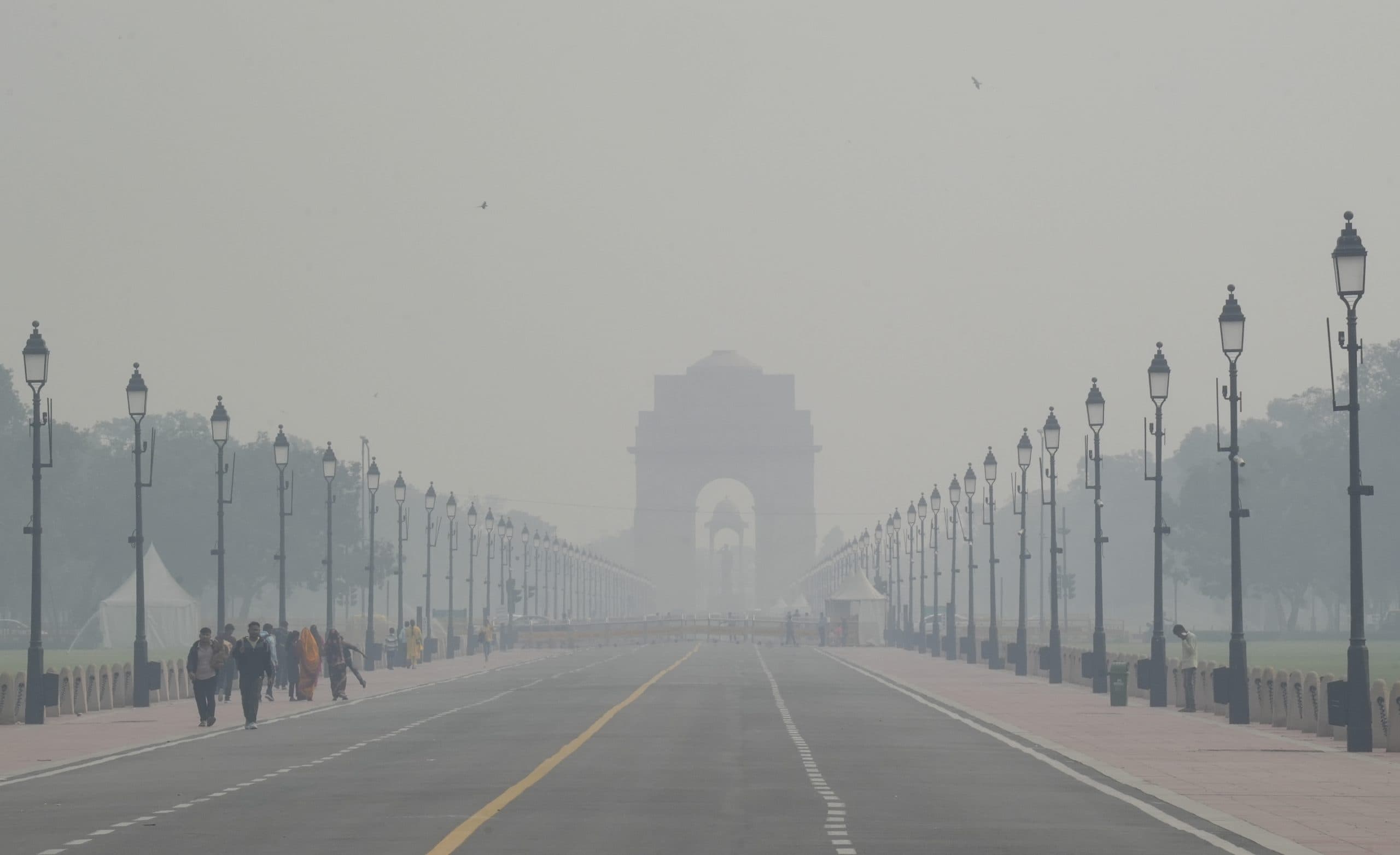 Delhi Weather: अब पड़ेगी कड़ाके की ठंड ? दिल्ली की वायु गुणवत्ता 'खराब' श्रेणी में, जानें मौसम का हाल