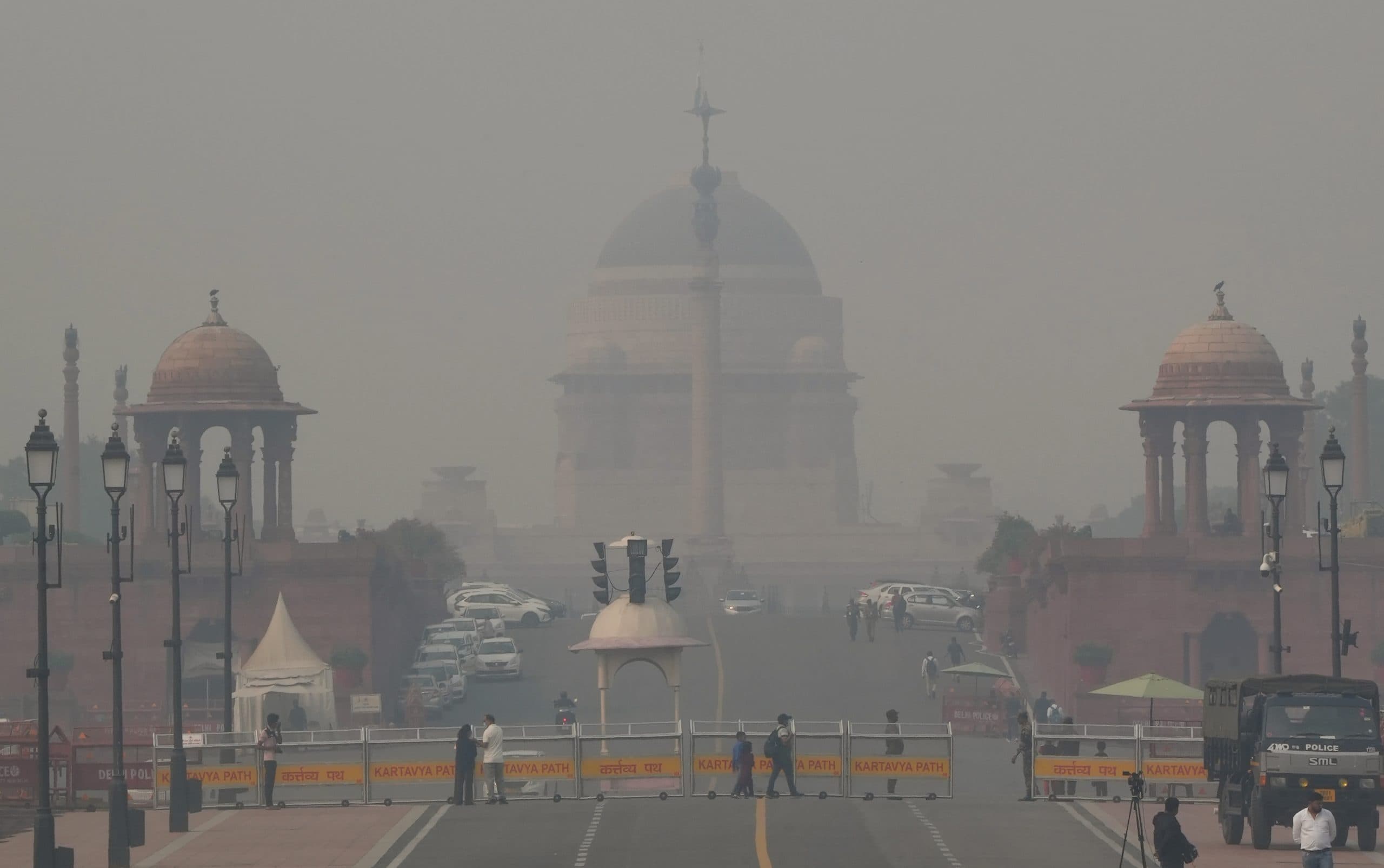 Delhi Weather : दिल्ली की वायु गुणवत्ता 'गंभीर' श्रेणी में, जानें मौसम का हाल