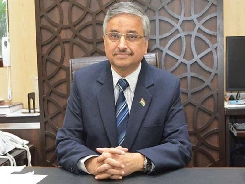 AIIMS के डायरेक्टर डॉ रणदीप गुलेरिया ने कहा-देखिए मैं काम पर हूं, पहले दिन ही लगवाई थी वैक्सीन...