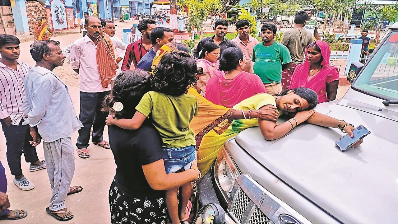 बिहार: बेटे के प्रेम की कीमत बाप की जान! किशोरी के परिजनों ने प्रेमी के घर बोला हमला, फिर लिखी खौफनाक कहानी
