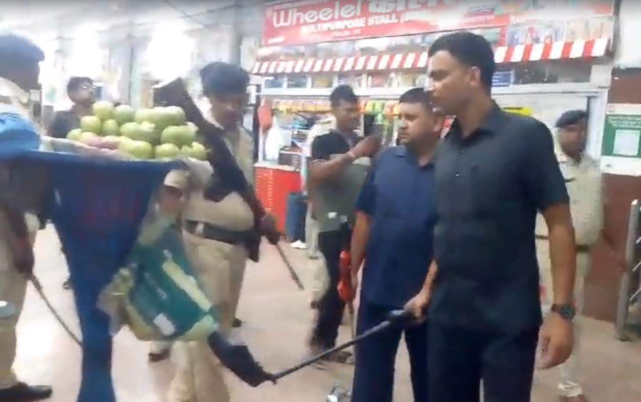 पटना जंक्शन को बम से उड़ाने की मिली धमकी, खुफिया और स्पेशल ब्रांच की टीम पहुंची स्टेशन