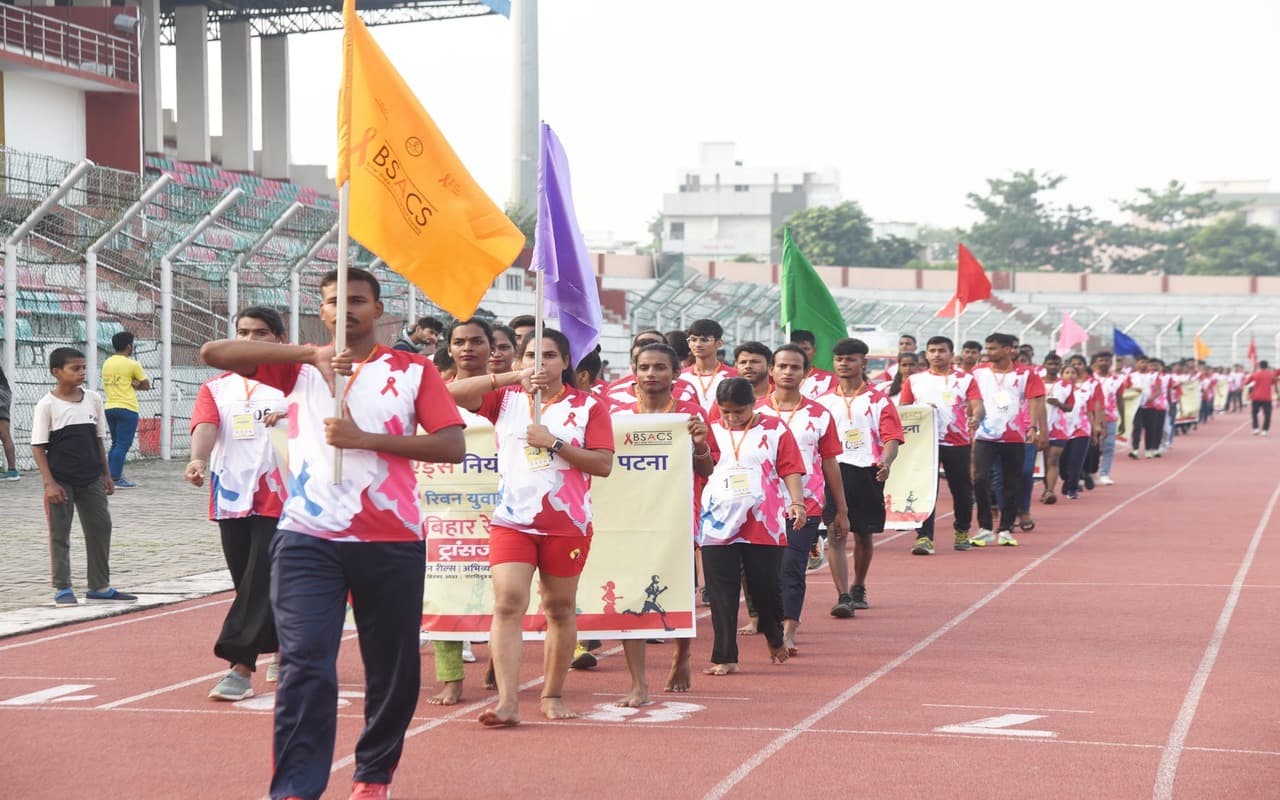 PHOTOS: पटना में राज्य स्तरीय रेड रन मैराथन प्रतियोगिता संपन्न, छात्रों के साथ ट्रांसजेंडर्स ने भी मचाया धमाल