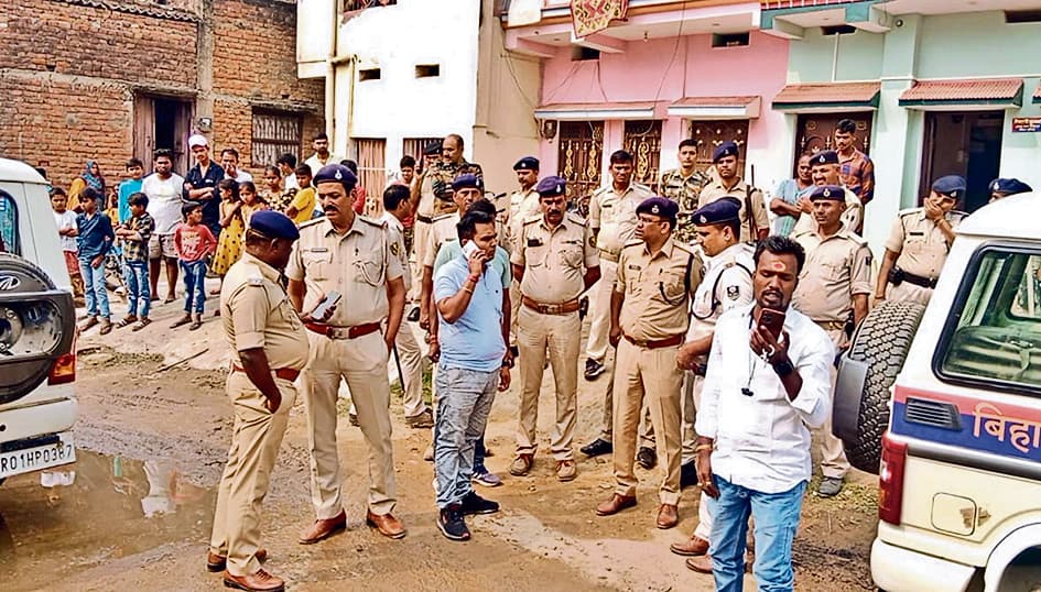 सासाराम में पुलिसकर्मियों के साथ मारपीट, एक किलोमीटर तक भागती रही पुलिस, एएसआई समेत तीन घायल