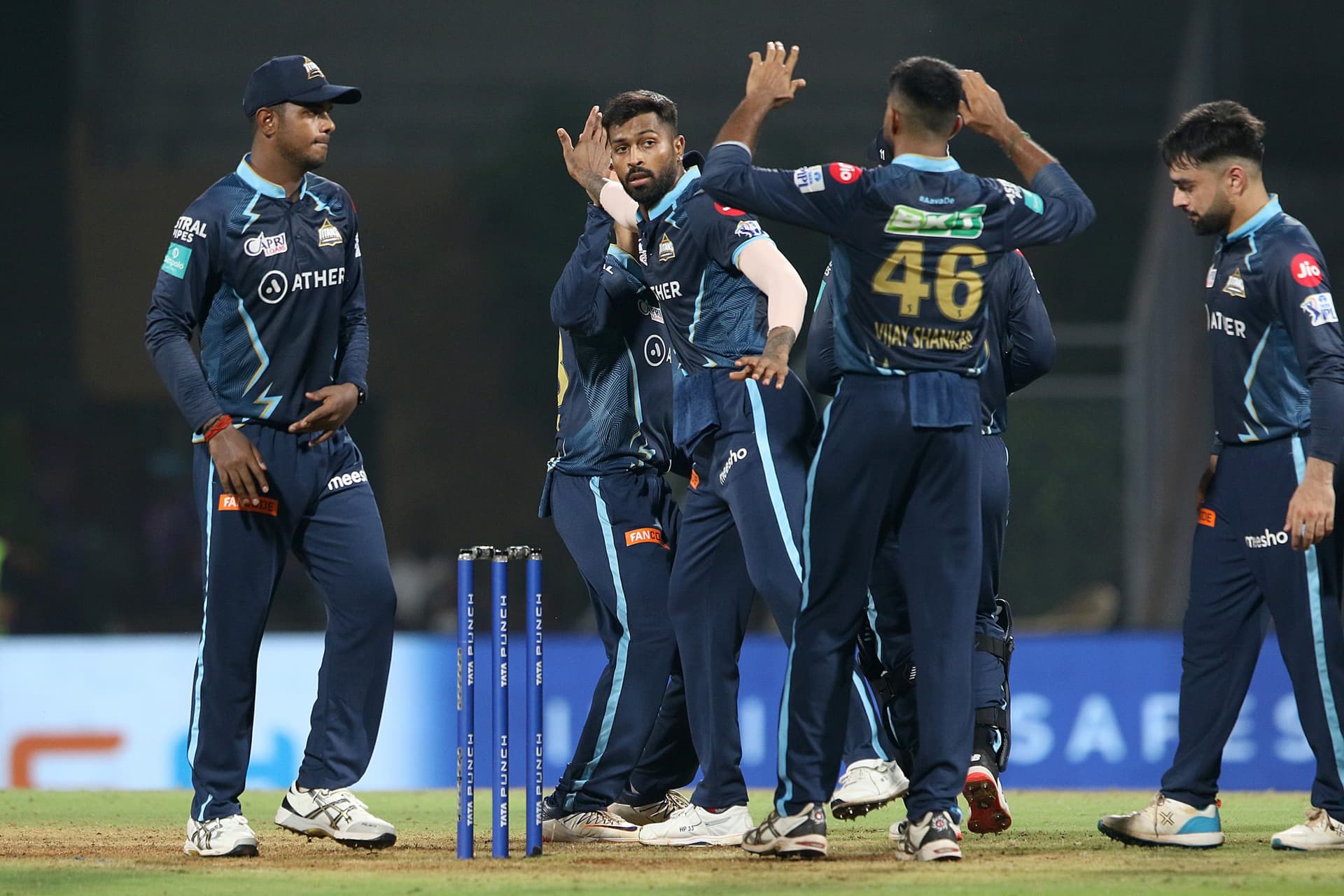 IPL 2022, Points Table: प्लेऑफ के लिए पांच टीमों में कड़ी टक्कर, गुजरात क्वालीफाई करने वाली पहली टीम
