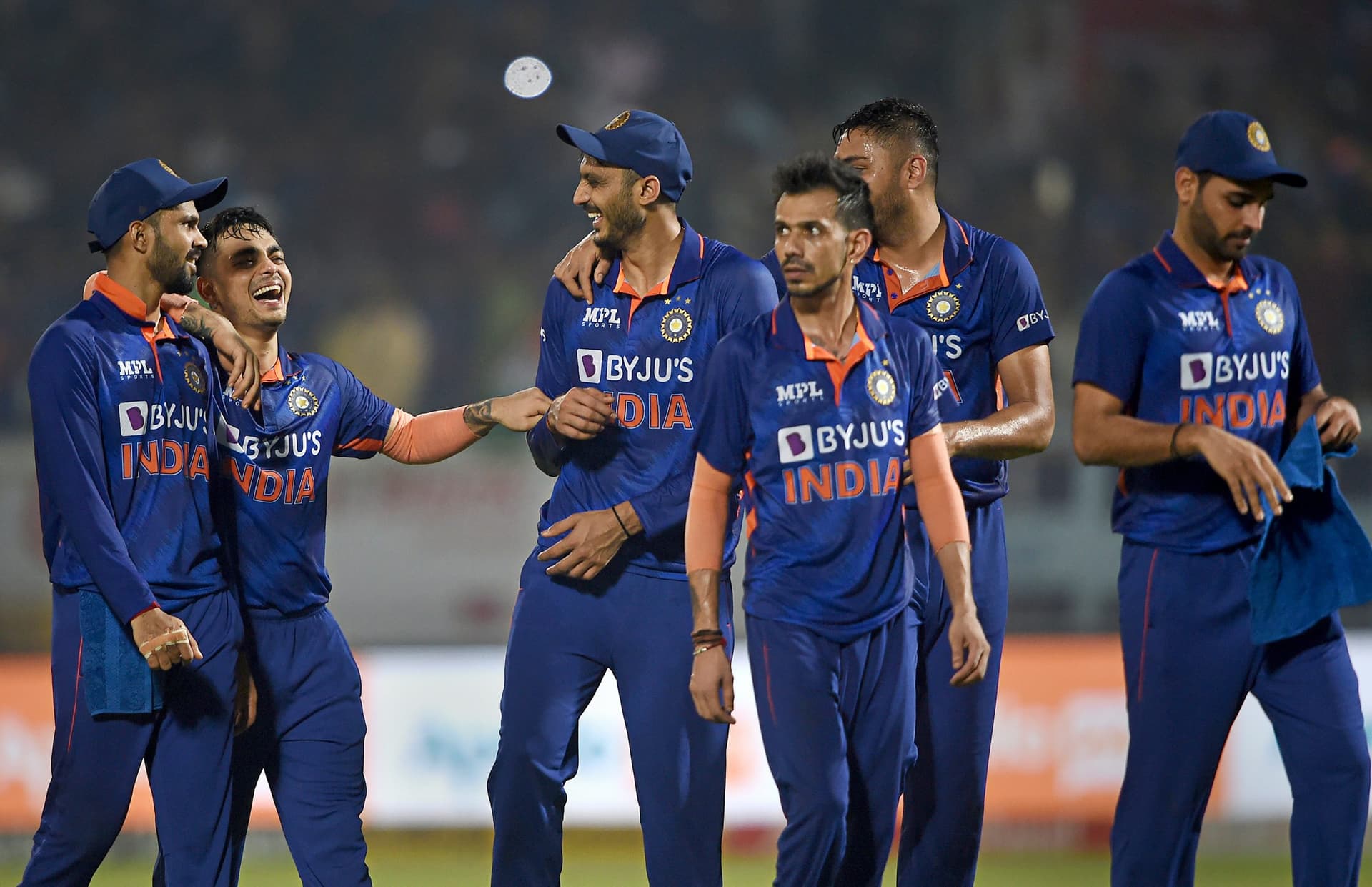 IND vs SA: टीम इंडिया ने बचायी लाज, तीसरा टी-20 जीतकर ऋषभ पंत एंड कंपनी ने की सीरीज में वापसी IND vs SA: टीम इंडिया ने बचायी लाज, तीसरा टी-20 जीतकर ऋषभ पंत एंड कंपनी ने की सीरीज में वापसी