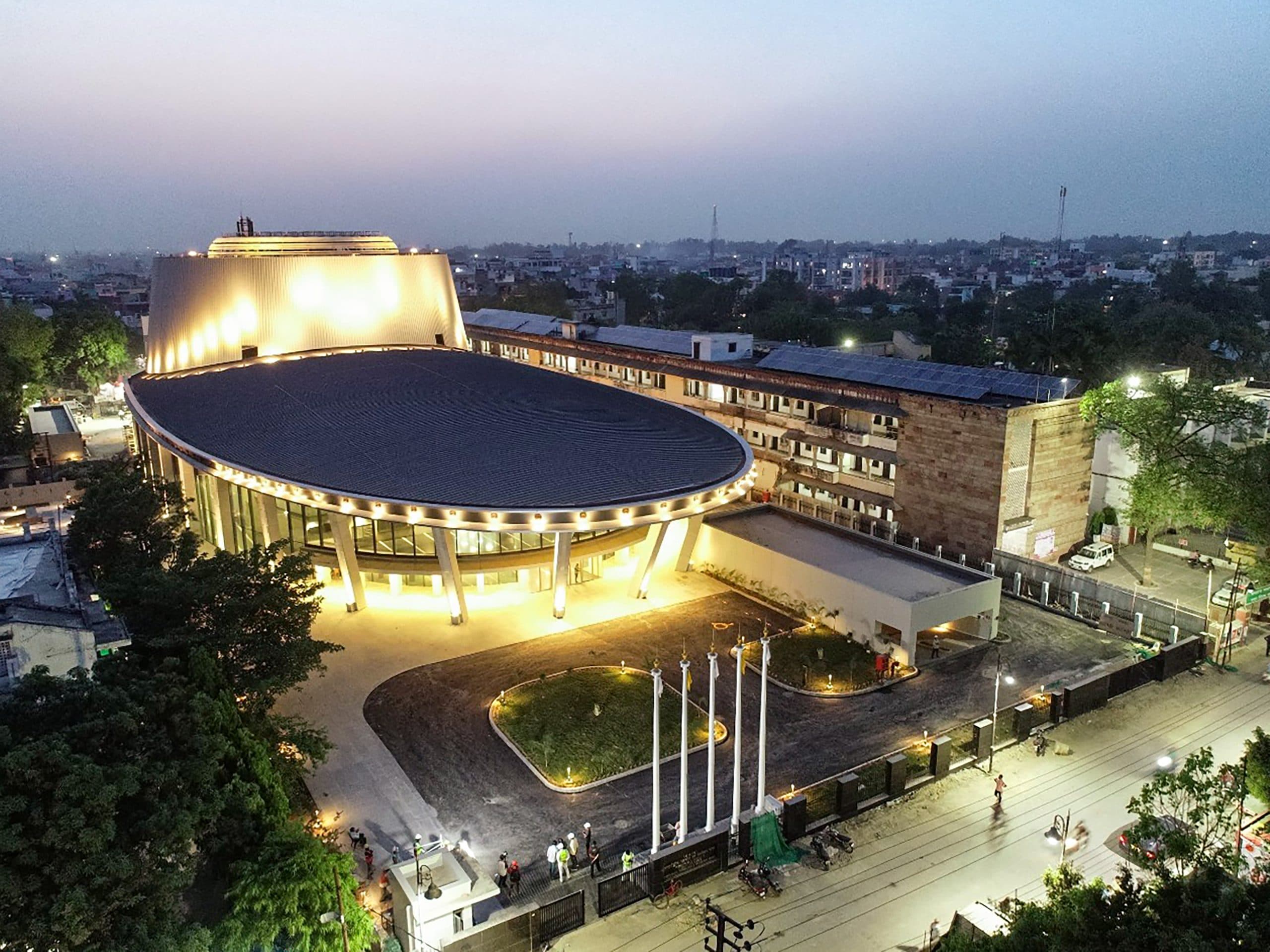 PM Modi Visit Varanasi : शिव की नगरी में 'रुद्राक्ष' से मजबूत होगी भारत-जापान की दोस्ती, जानिए इसकी खासियत