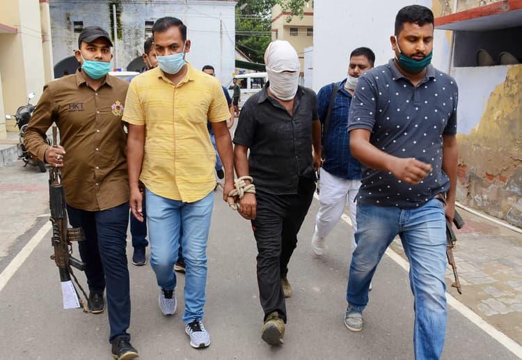 कानपुर मुठभेड़ : ''विकास दुबे के कहने पर ही हुई आठ पुलिसकर्मियों की हत्या'', ...पढ़ें रिपोर्टर और शशिकांत के बीच सवाल-जवाब