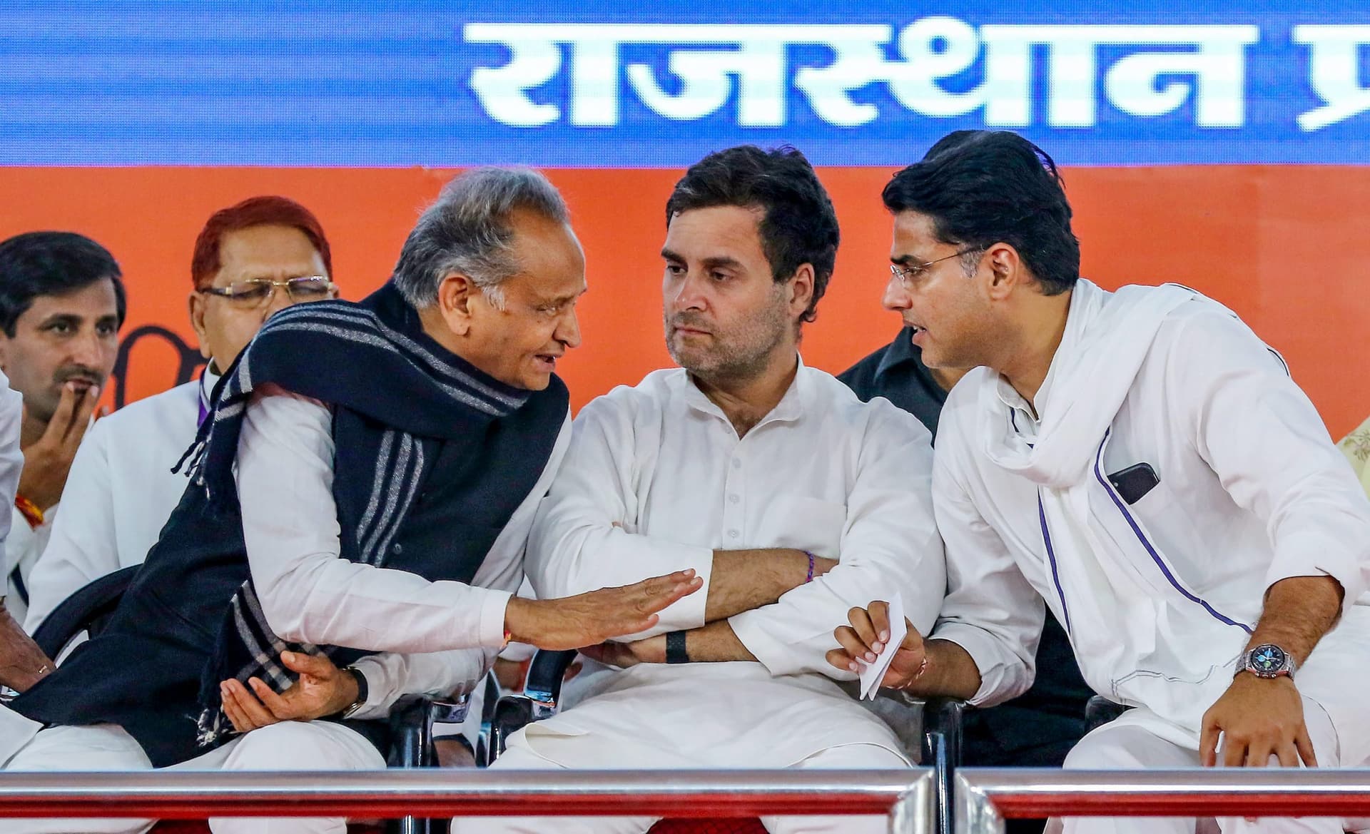 Rajasthan : निकाय चुनाव में कांग्रेस ने किया कमबैक ! वसुंधरा गुट के बागी ने बिगाड़ा बीजेपी का खेल, यहां जानिए Latest Update