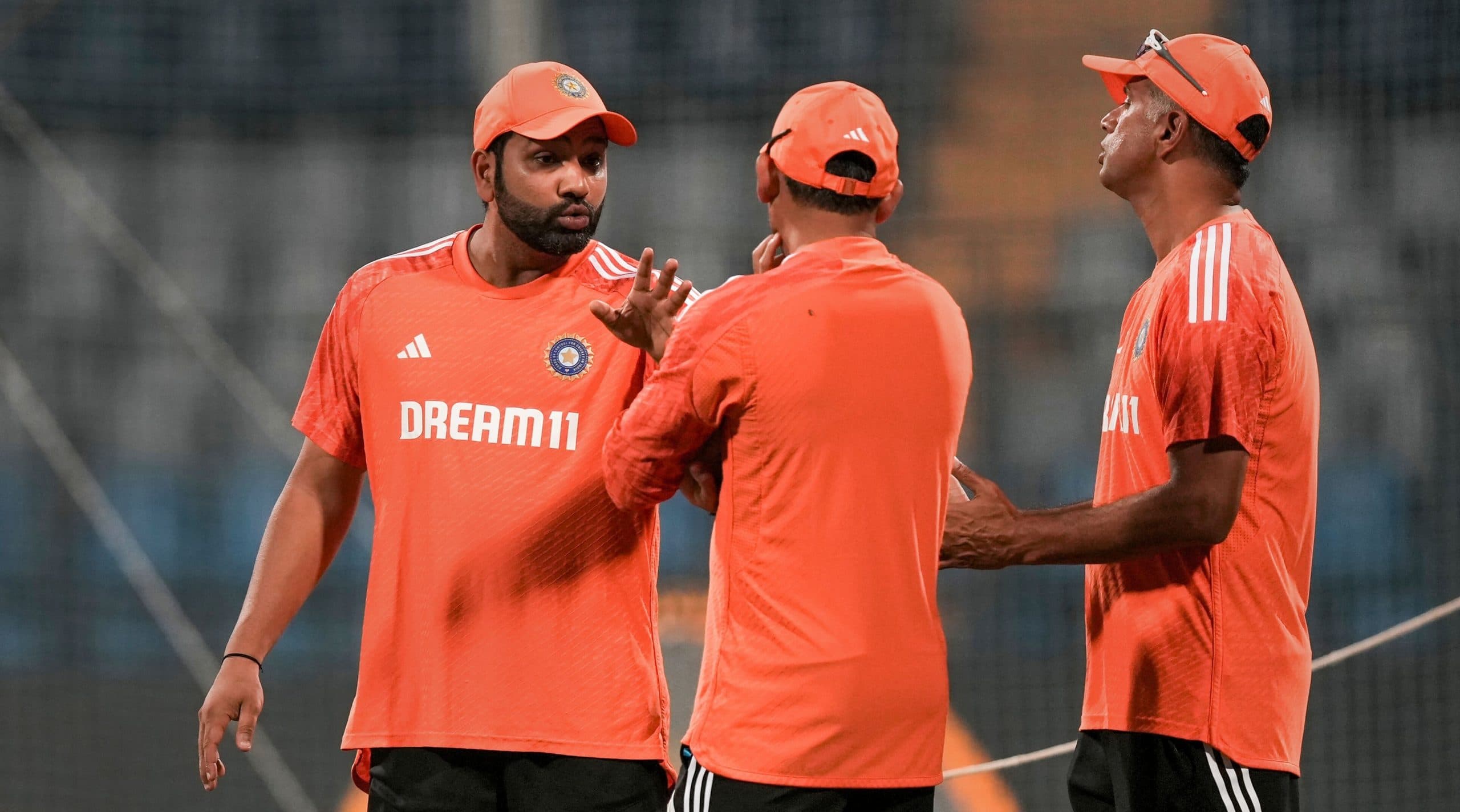 World Cup: अपने ही बिछाए गए जाल में फंस गई भारतीय टीम, विश्व कप ट्रॉफी ऑस्ट्रेलिया के लिए रवाना