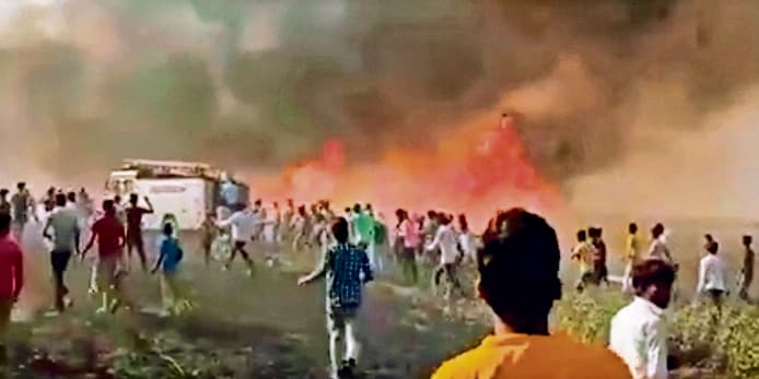 Bihar News: कैमूर में सैकड़ों बीघे गेहूं की फसल जलकर राख, आगलगी की रिपोर्ट जल्द सौंपने का निर्देश