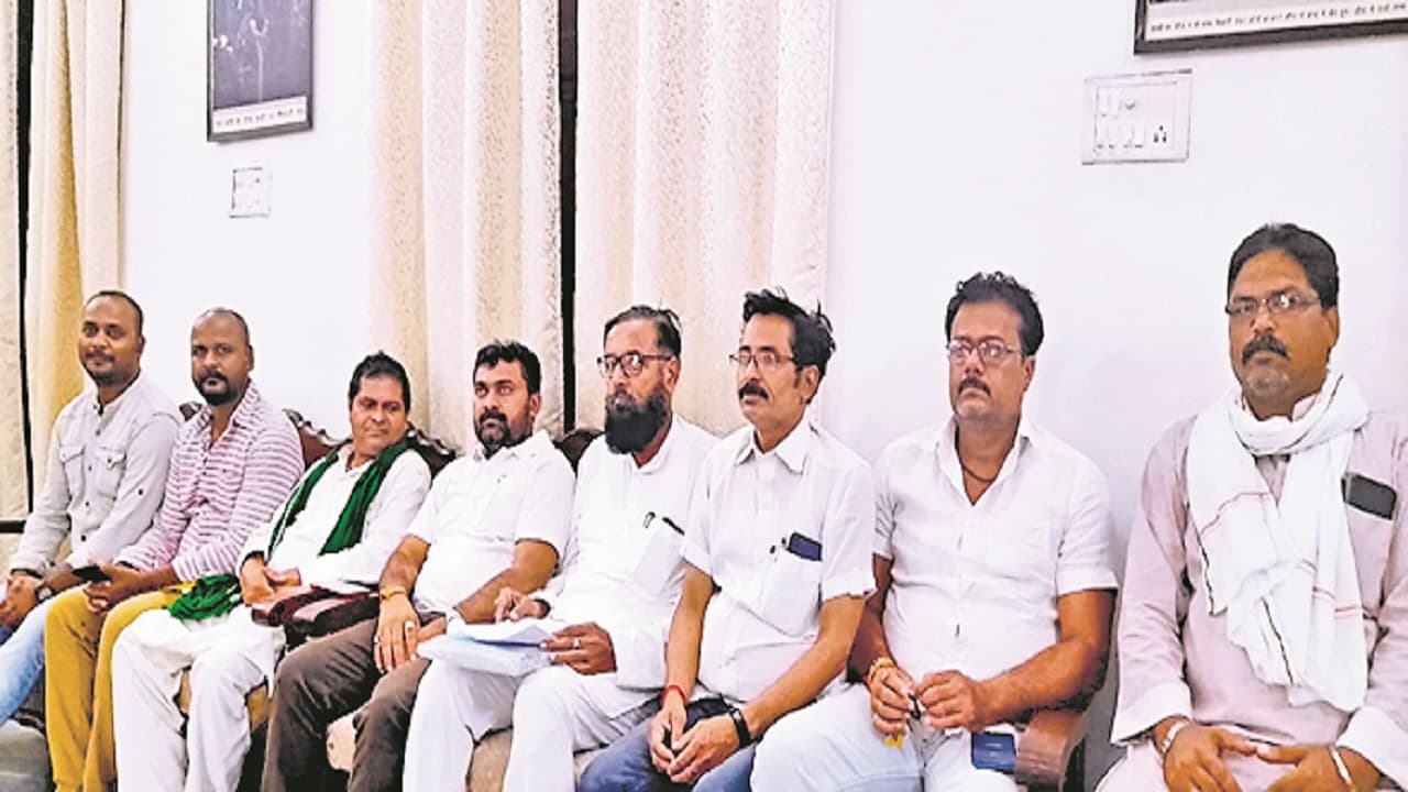 Tejaswi yadav की शरण में पहुंचे नेता, जिलाध्यक्ष चुनाव को लेकर बढ़ी राजनीतिक सरगर्मी,शह मात का दौर भी शुरू