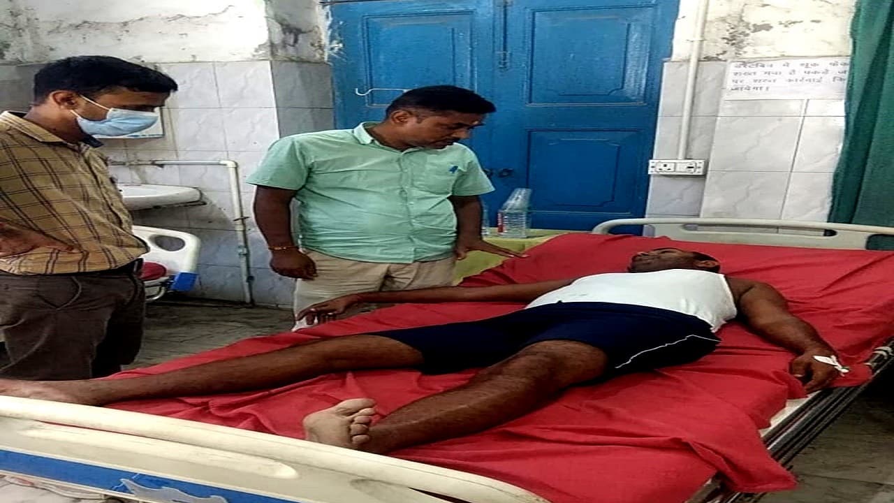 नशा खिलाकर रेलयात्री से लूटा 50हजार का सामान,फिर व्यक्ति को एनएच किनारे फेंक अपराधी हो गए फरार,हालत गंभीर