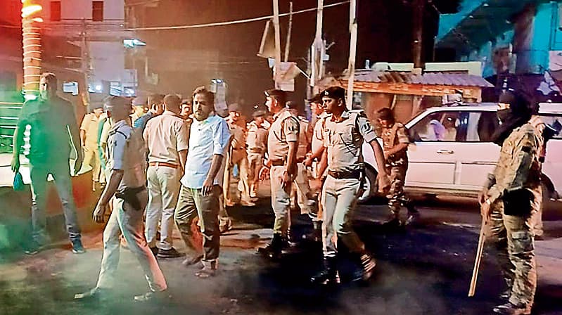 वैशाली में दलित नेता की हत्या पर बवाल, पुलिस छावनी में तब्दील हुआ लालगंज, पुलिस ने किया फ्लैग मार्च