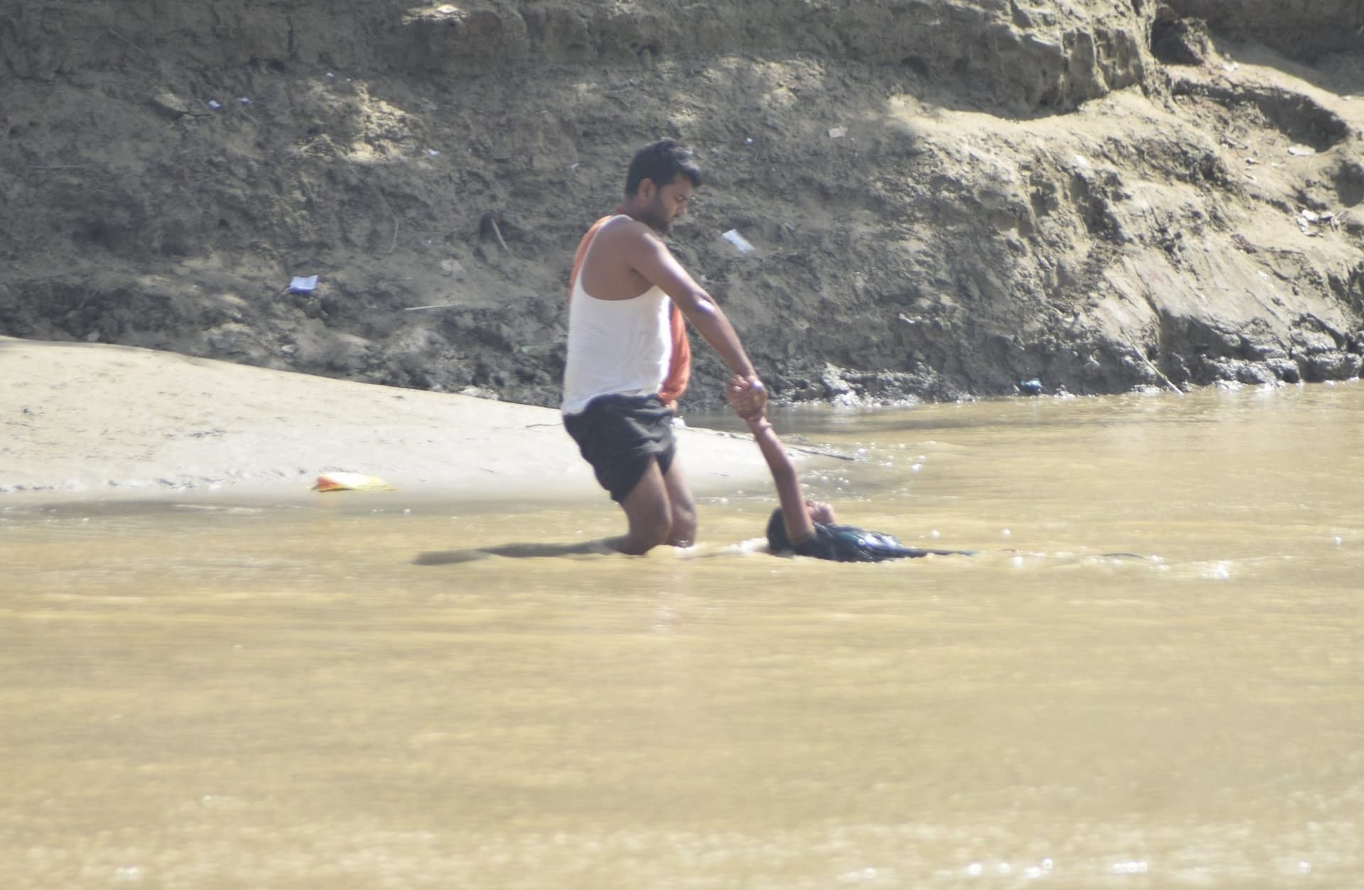 Muzaffarpur Boat Accident: ग्रामीणों में आक्रोश, 80 साल में सैकड़ों लोगों की गयी जान, लेकिन नहीं बना पुल