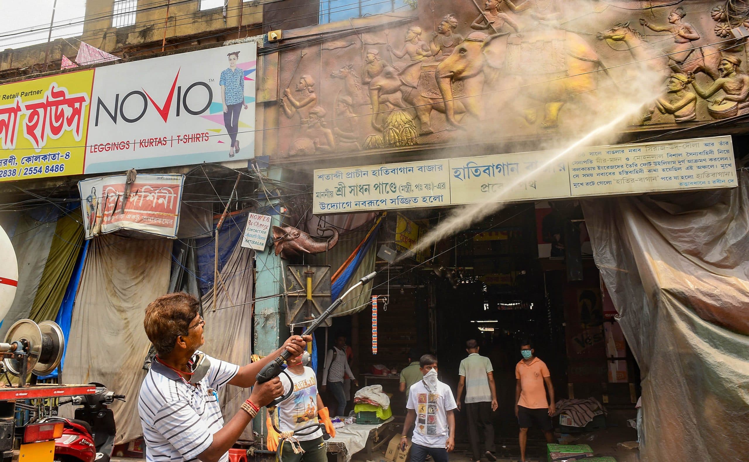 लॉकडाउन में बंगाल के गरीबों को नहीं मिल रहा मुफ्त अनाज, राशन कार्ड गिरवी रखकर पैसे ले रहे हैं लोग...