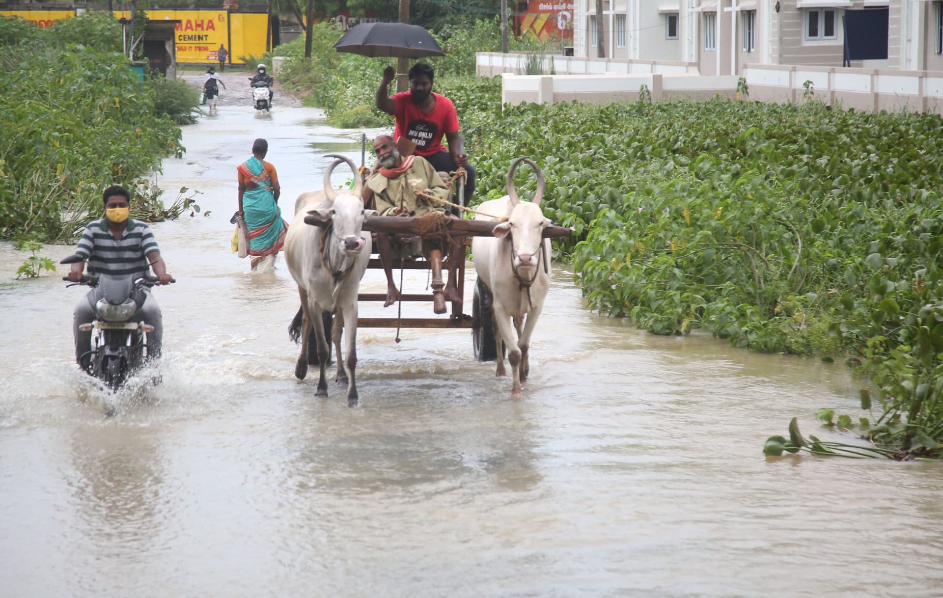 Cyclone Tauktae Updates : गुजरात की ओर बढ़ रहा चक्रवाती तूफान ‘‘ताऊ ते'', महाराष्ट्र सहित इन राज्यों में भारी बारिश का अलर्ट