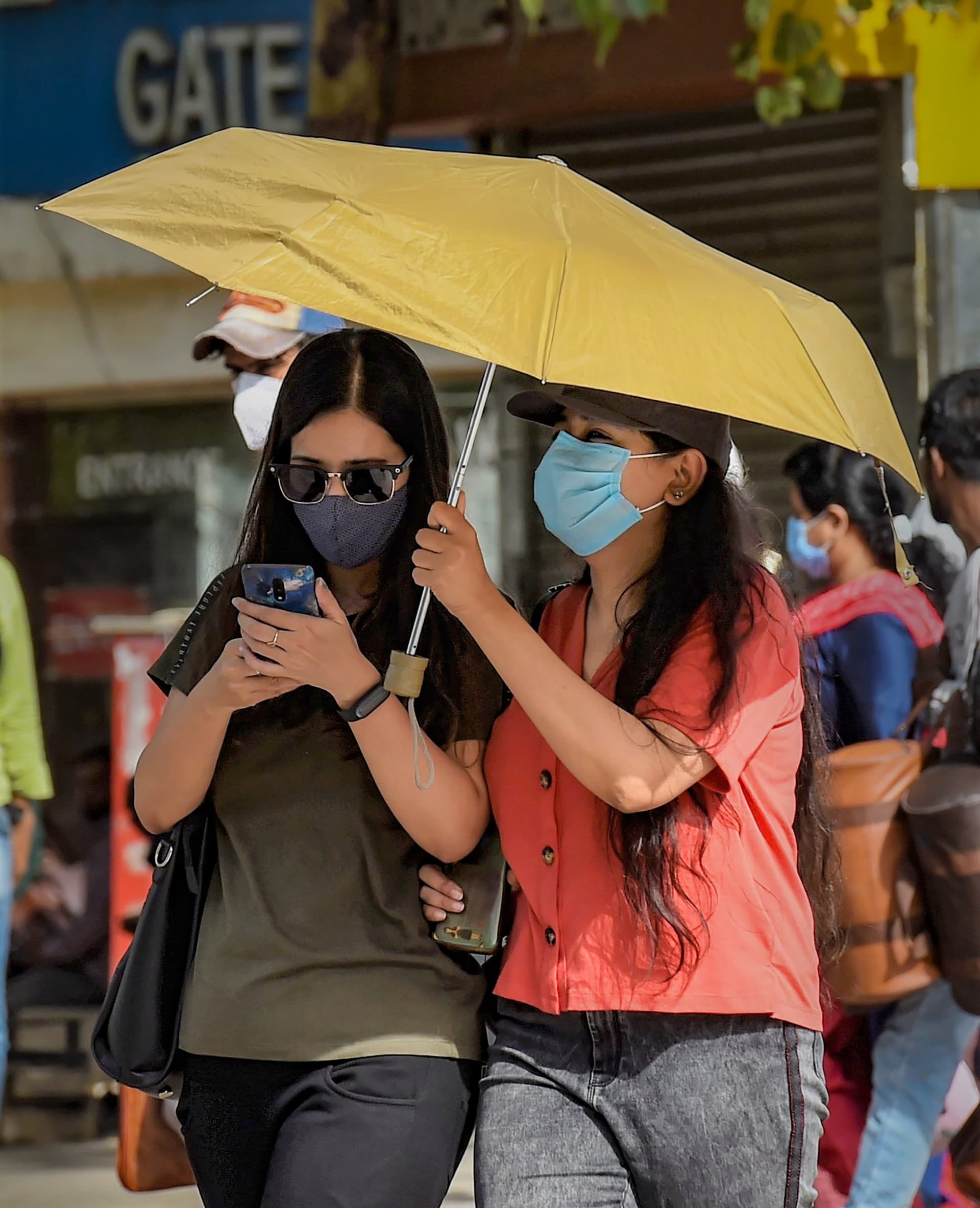 Weather Forecast Update: दिल्ली-यूपी सहित कई राज्यों में भीषण गर्मी, जानें कब से होगी मॉनसून की बरसात
